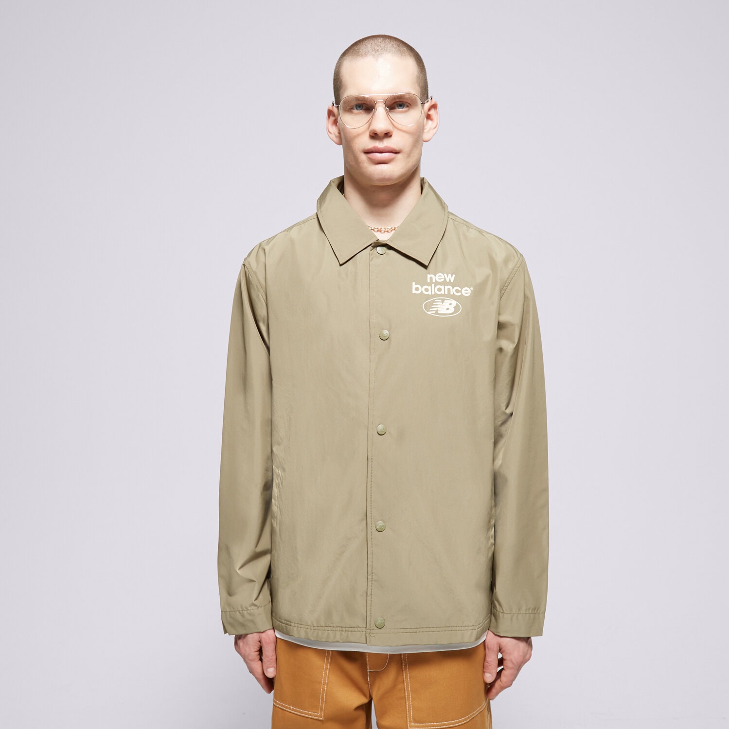 Bărbați jachetă NEW BALANCE JACHETĂ JACHETĂ ESSENTIALS REIMAGINED WOVEN CGN MJ31531CGN Bej
