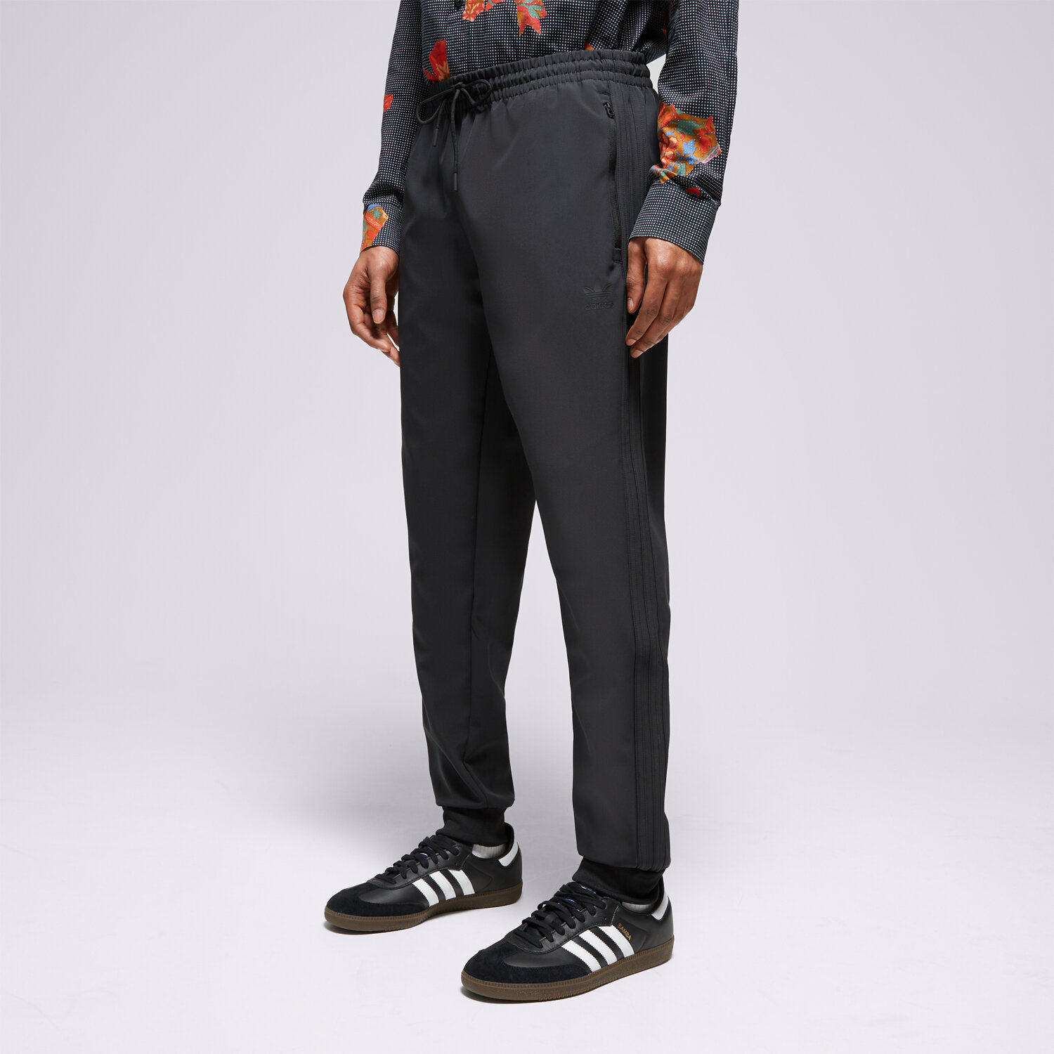 Bărbați pantaloni ADIDAS PANTALONI  SST TP IM9880 Negru