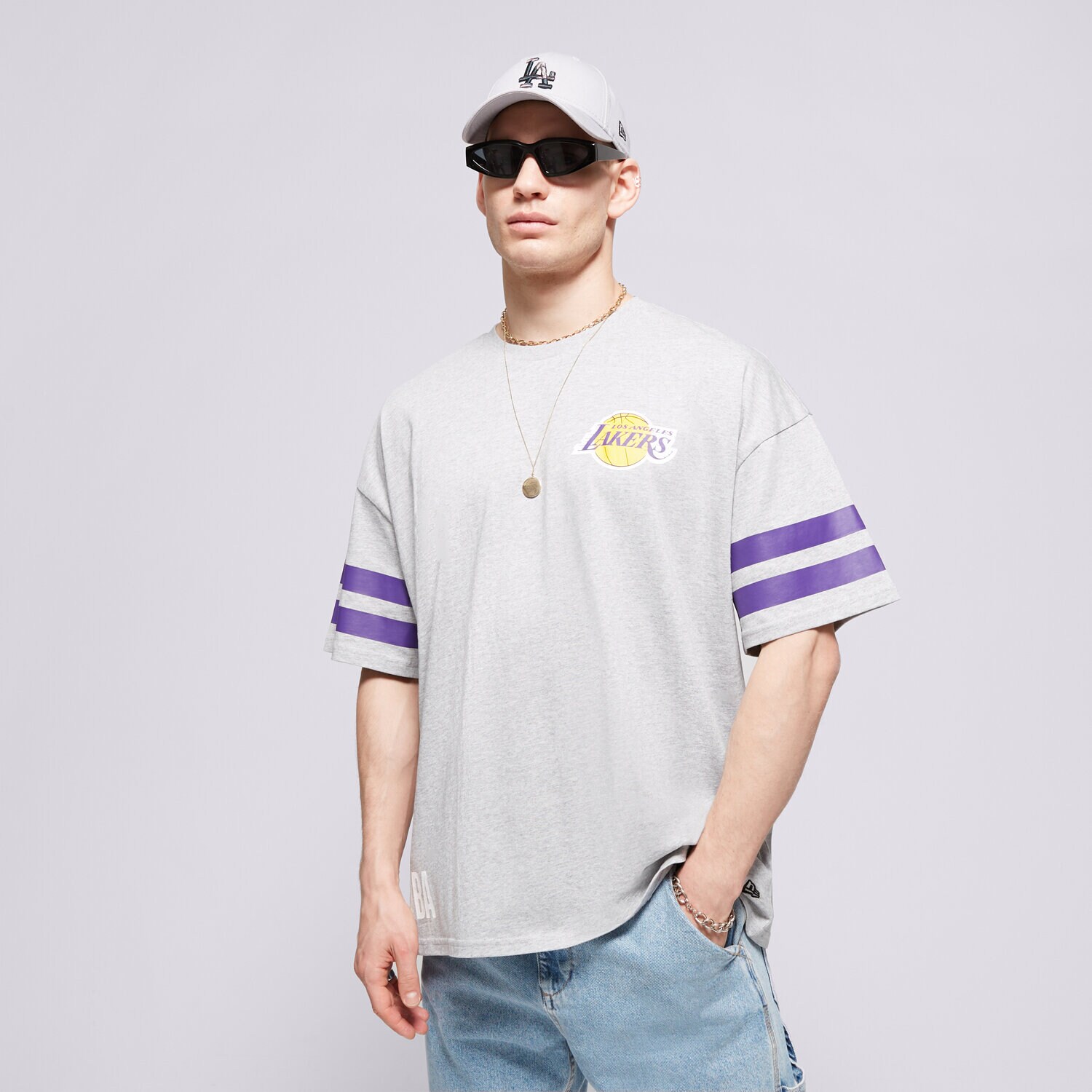 Bărbați tricou NEW ERA TRICOU NBA ARCH GRPHC OS LAKERS LOS ANGELES LAKERS 60435435 Gri