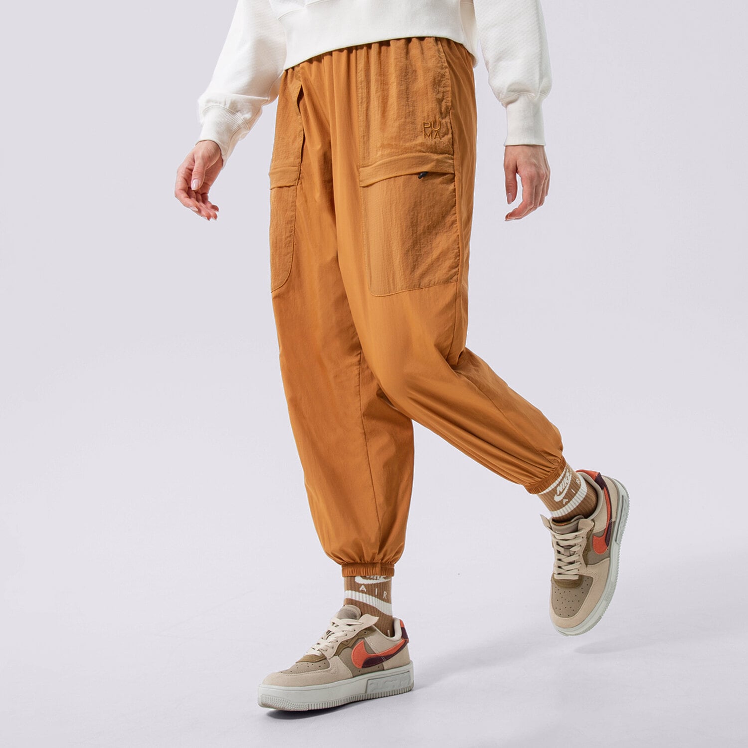 Femei pantaloni PUMA PANTALONI  PUMA INFUSE WOVEN PANTS 536106-74 Galben
