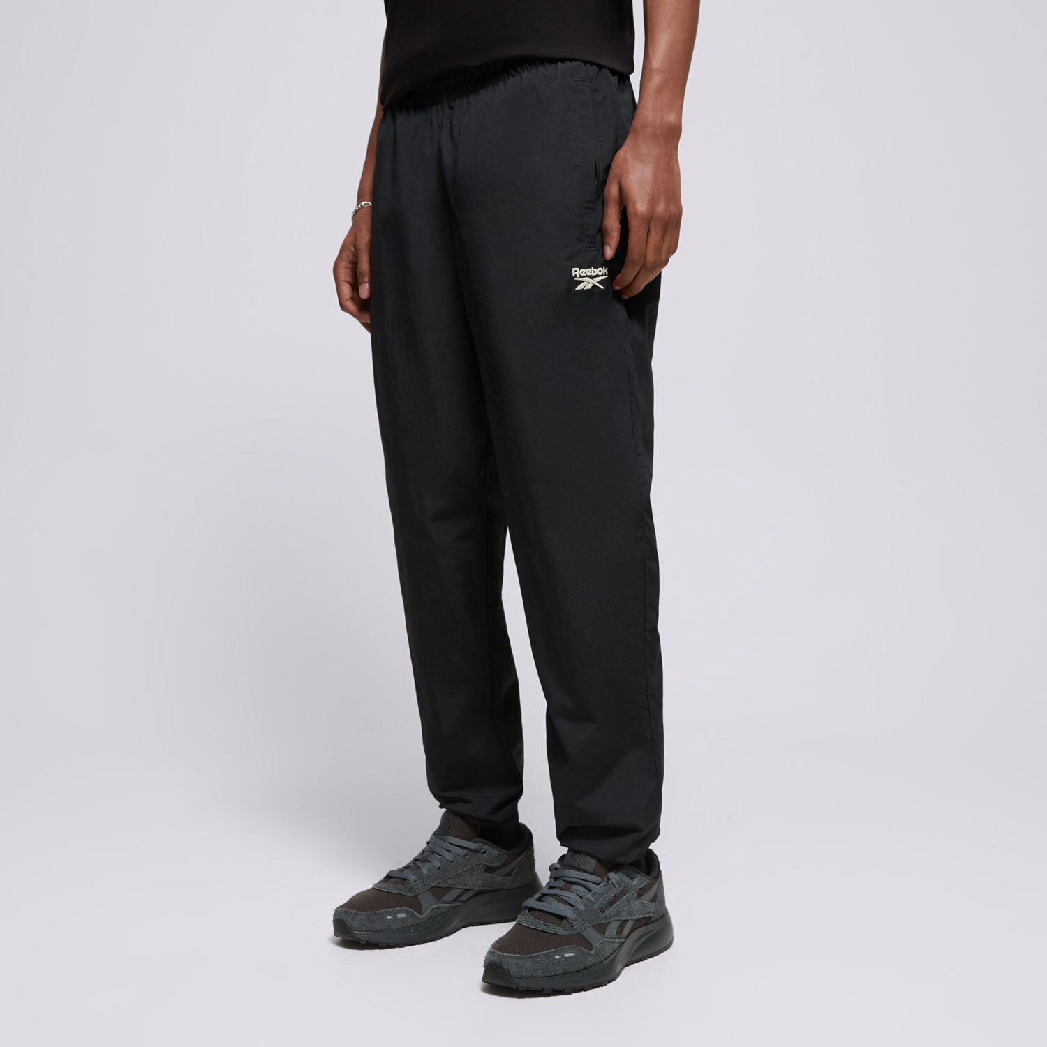Bărbați pantaloni REEBOK PANTALONI  CL F FR TRACKPANT 100022966 Negru