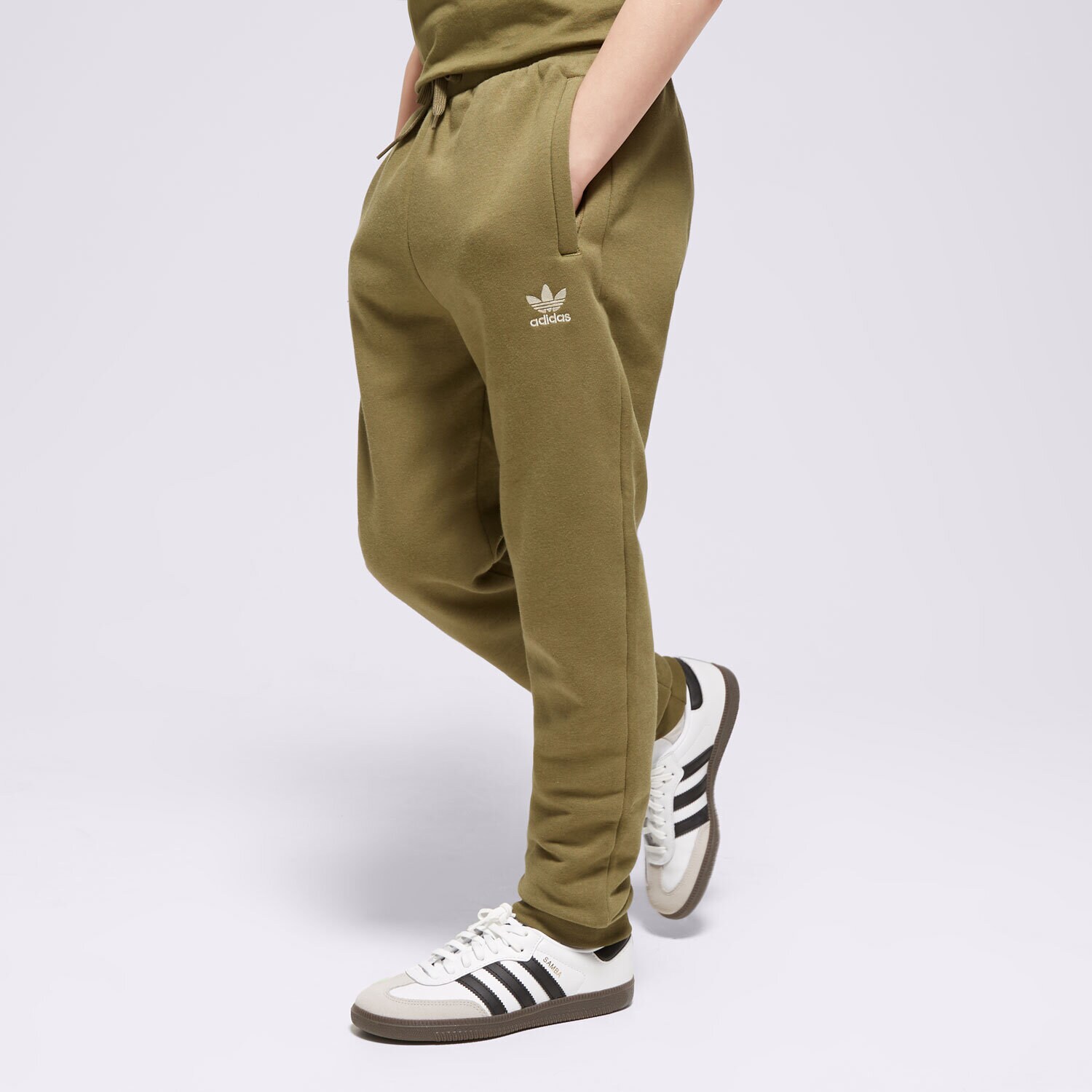 Pantaloni pentru copii ADIDAS PANTALONI  PANTS BOY IP3047 Kaki