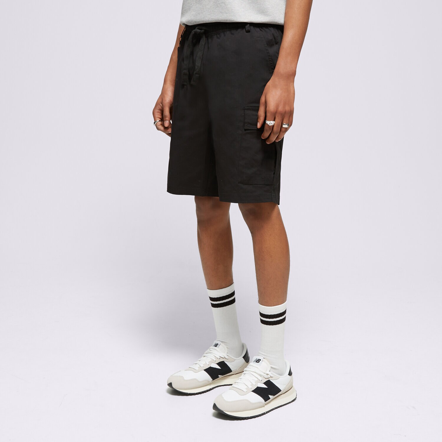 Femei pantaloni scurți CONFRONT PANTALONI SCURȚI CONFRONT CF124SZM02001 Negru