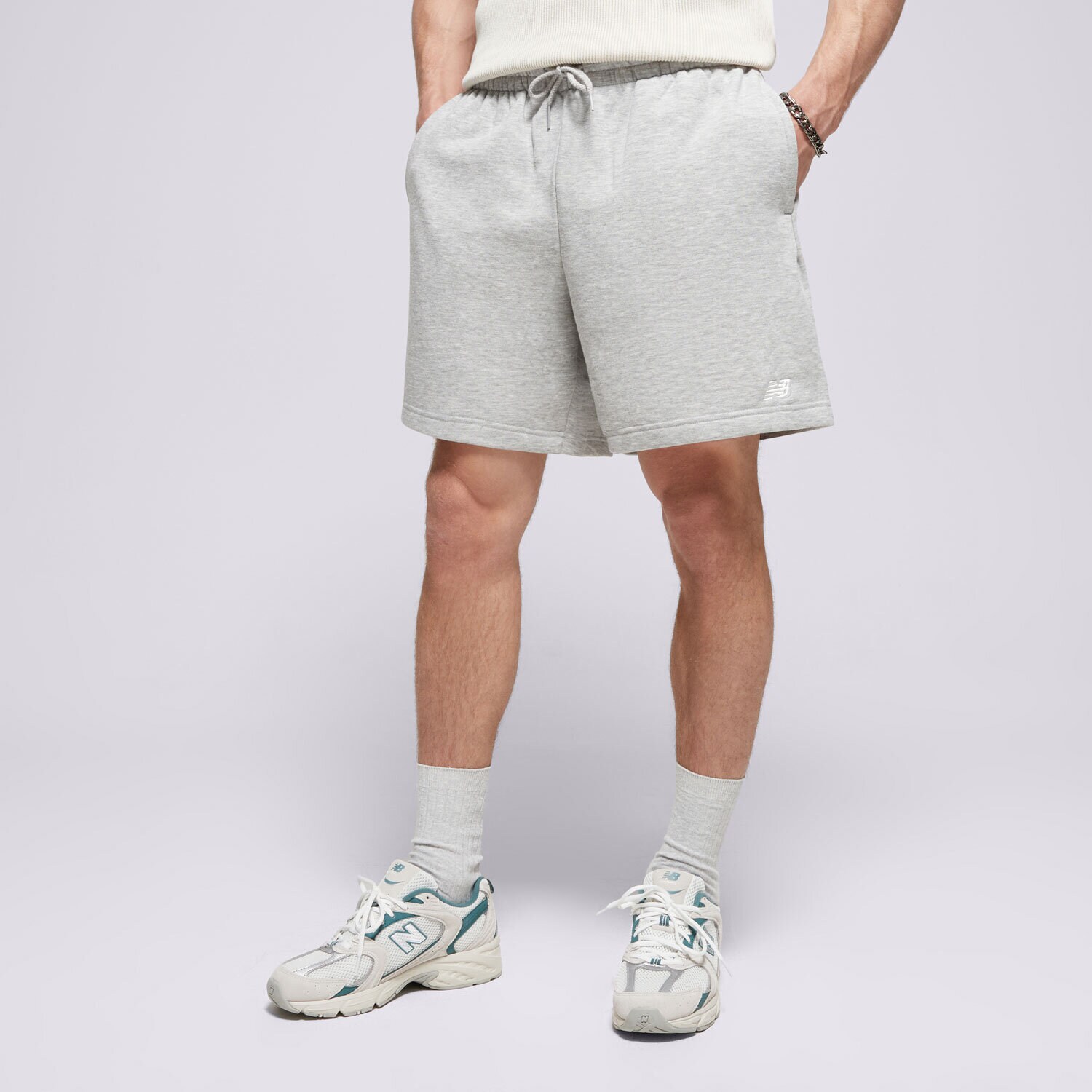 Femei pantaloni scurți NEW BALANCE PANTALONI SCURȚI SPORT ESSENTIALS MS41520AG Gri