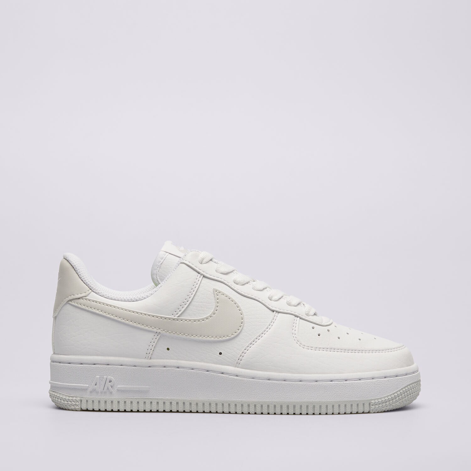 Femei pantofi sport NIKE AIR FORCE 1 '07 SE DV3808-104 Alb