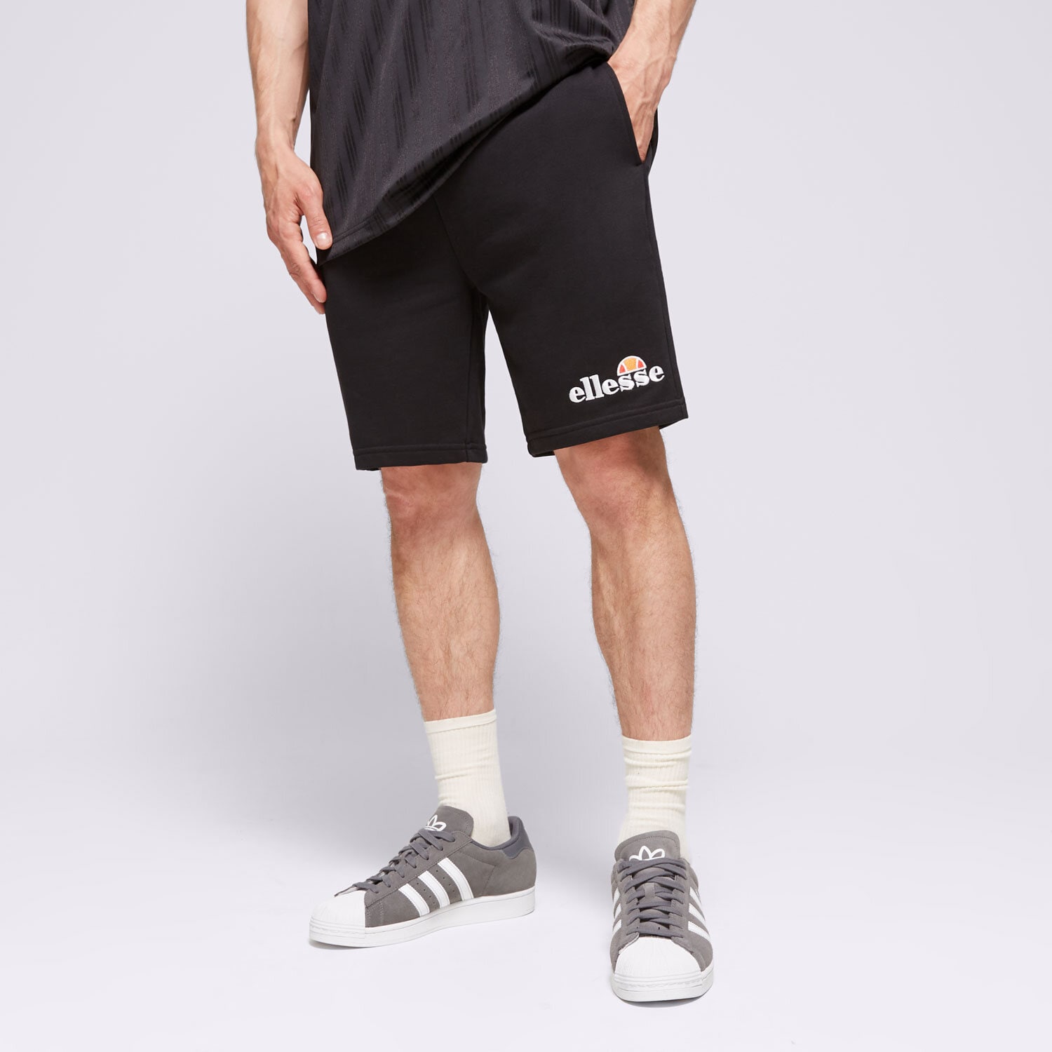 Femei pantaloni scurți ELLESSE PANTALONI SCURȚI SILVAN FLEECE SHORT BLK SHF09162011 Negru
