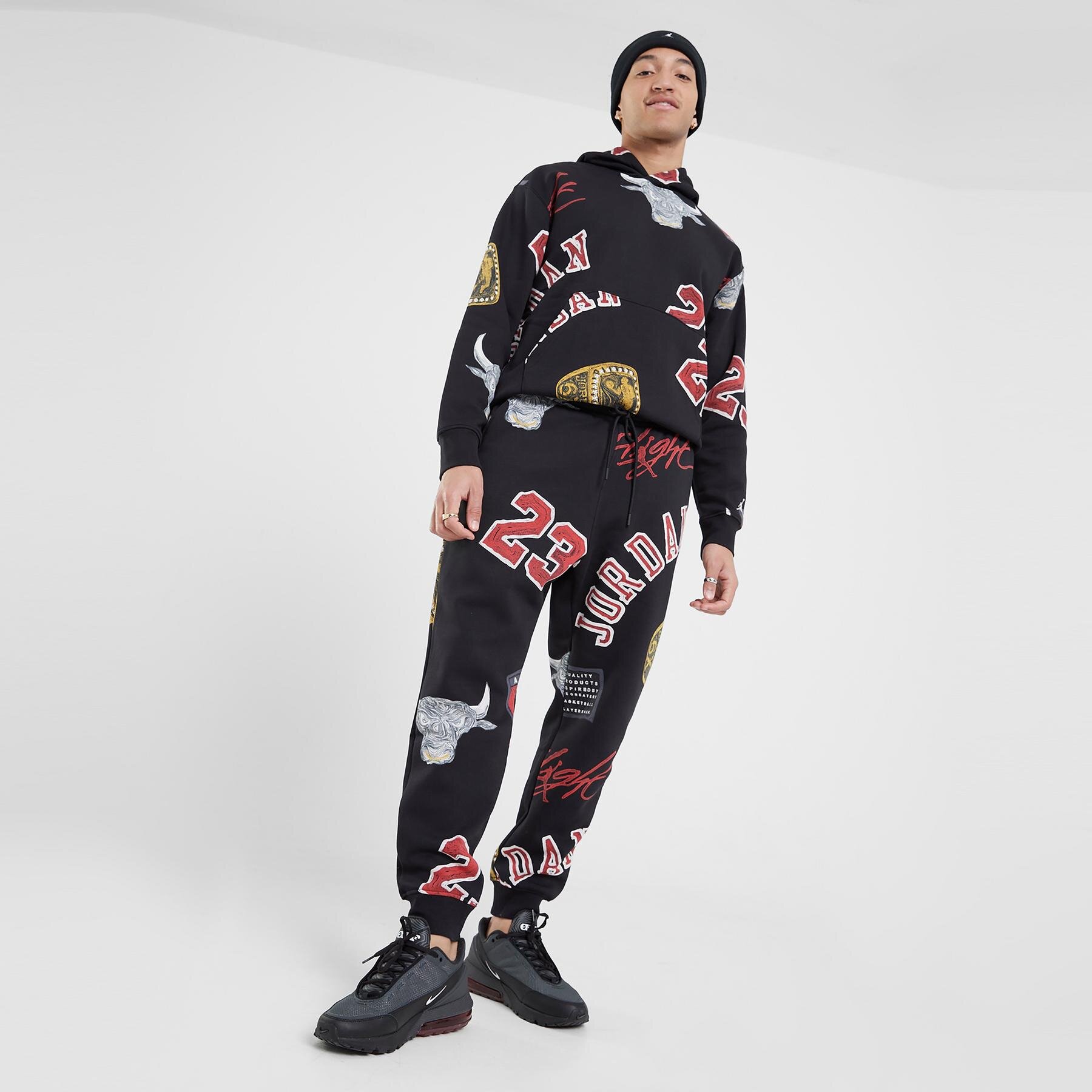 Bărbați pantaloni JORDAN PANTALONI  M J ESS AOP FLC PANT FN4547-010 Mulicolor