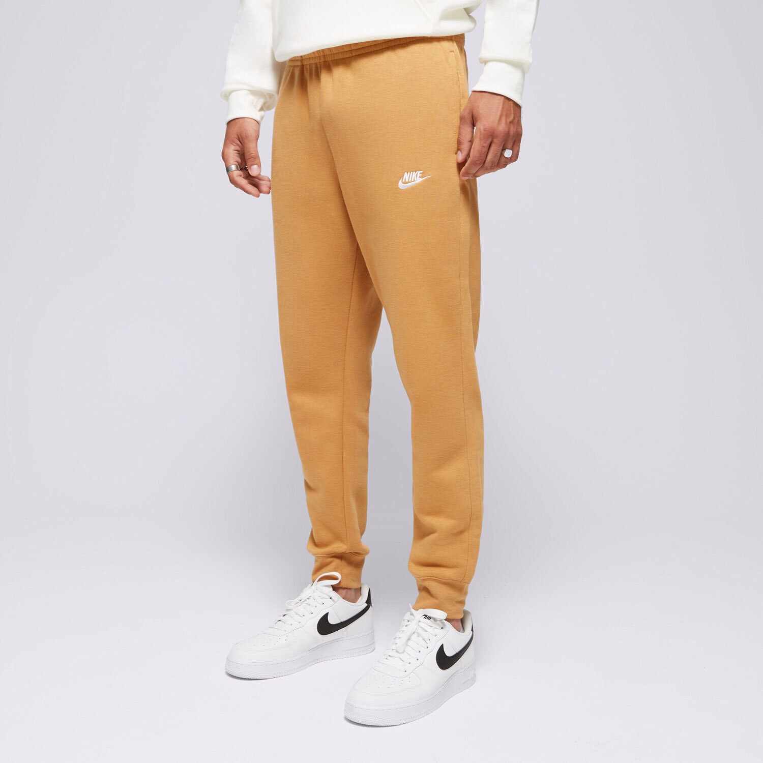 Bărbați pantaloni NIKE PANTALONI  SPORTSWEAR CLUB FLEECE BV2671-224 Maro