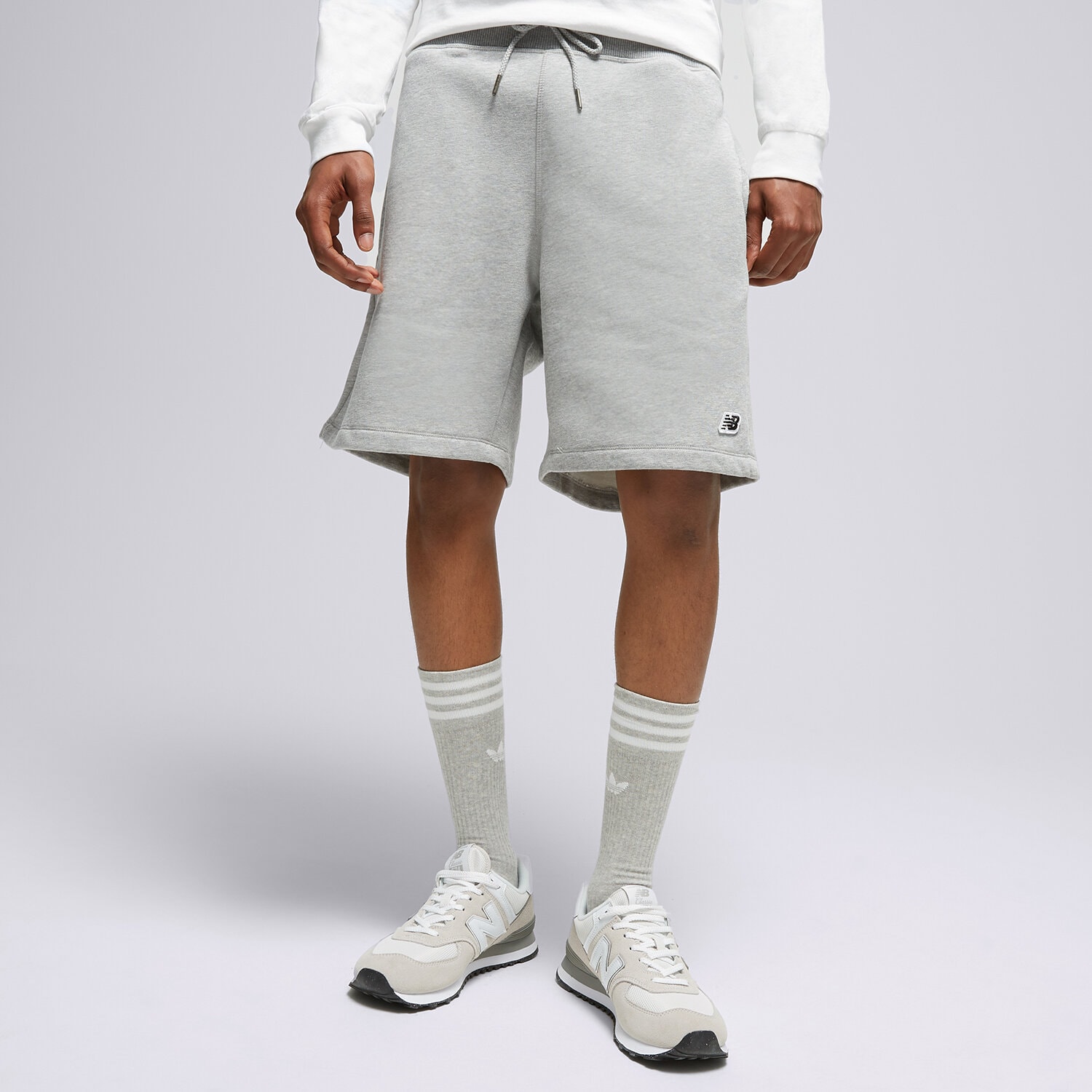 Femei pantaloni scurți NEW BALANCE PANTALONI SCURȚI SMALL LOGO SHORTS PANTALONI SCU MS23600AG Gri