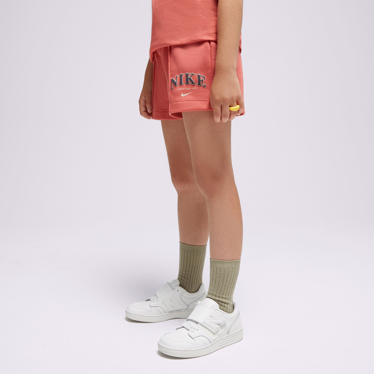 Pantaloni scurți și rochii pentru copii NIKE PANTALONI SCURȚI G NSW TREND FJ4911-655 Roz