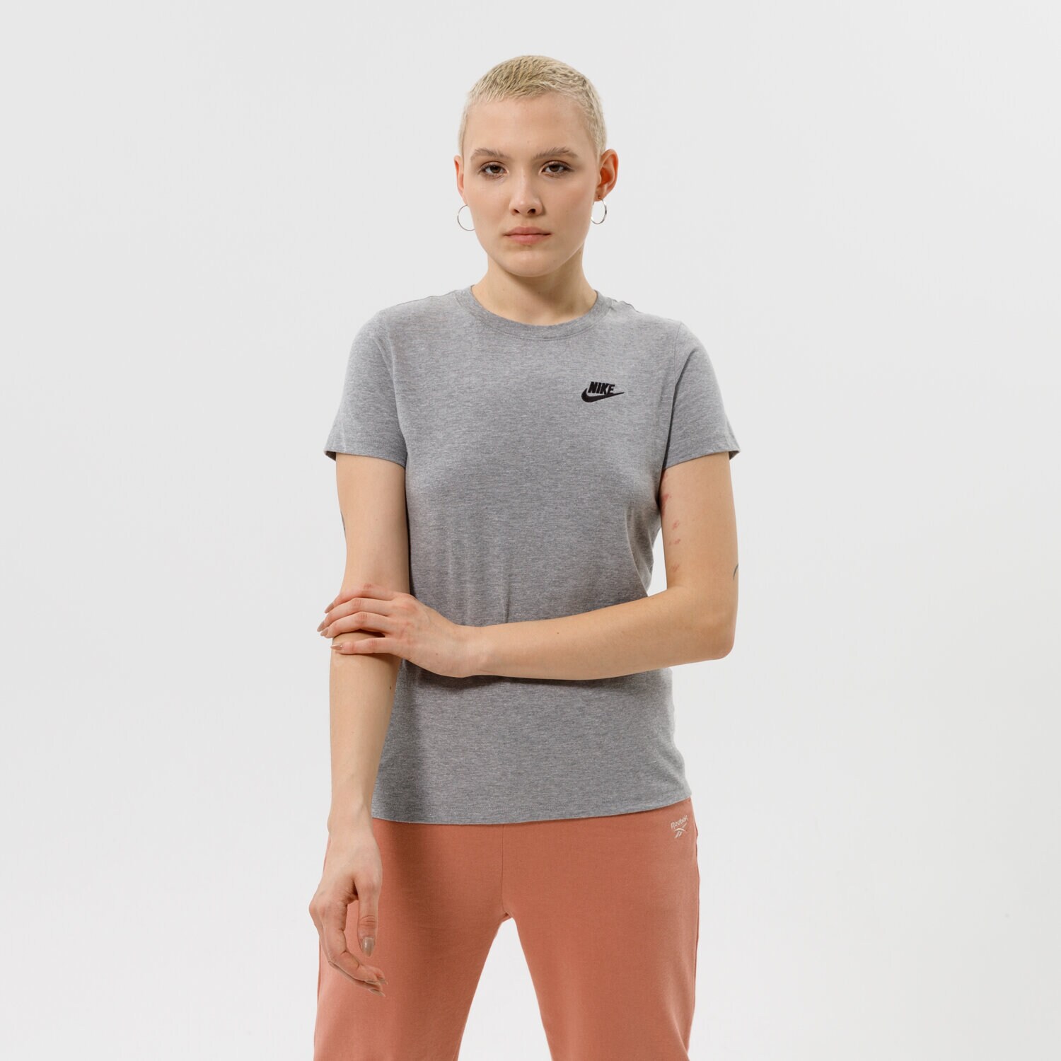 Femei tricou NIKE TRICOU ESSENTIAL SHORT SLEEVE DN2393-063 Gri