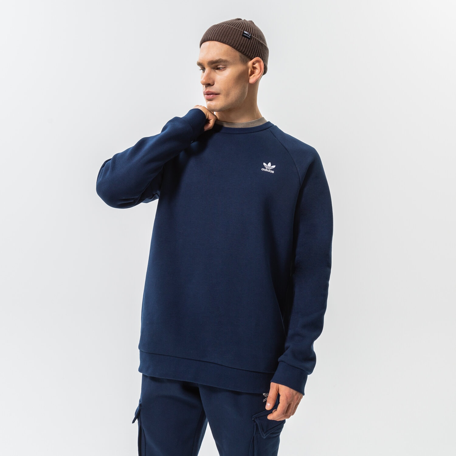 Bărbați bluză ADIDAS BLUZĂ ESSENTIAL CREW HK0089 Bleumarin
