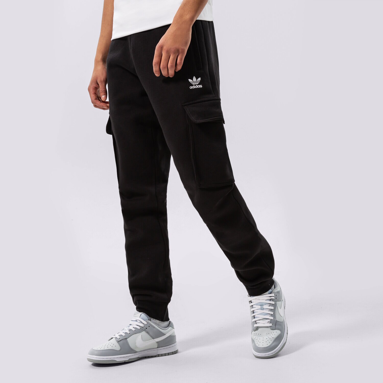 Bărbați pantaloni ADIDAS PANTALONI  ESSENTIALS C P HE6989 Negru