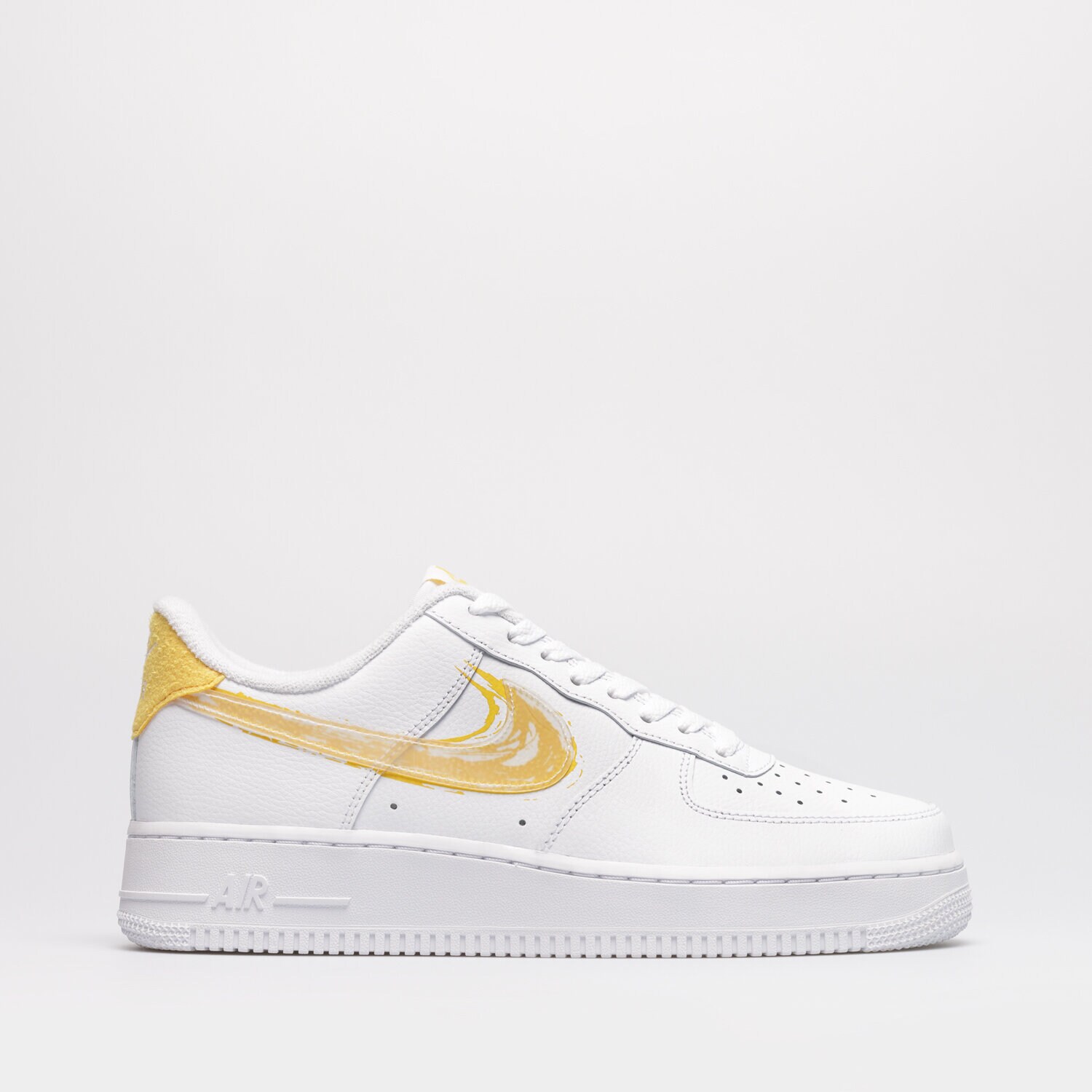 Barbați pantofi sport NIKE AIR FORCE 1 '07 DX2646-100 Alb