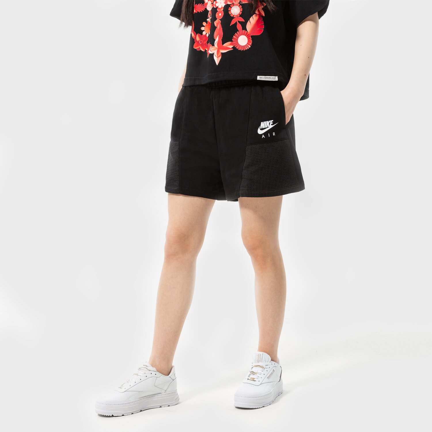 Femei pantaloni scurți NIKE PANTALONI SCURȚI W NSW AIR FLC SHORT DM6470-010 Negru