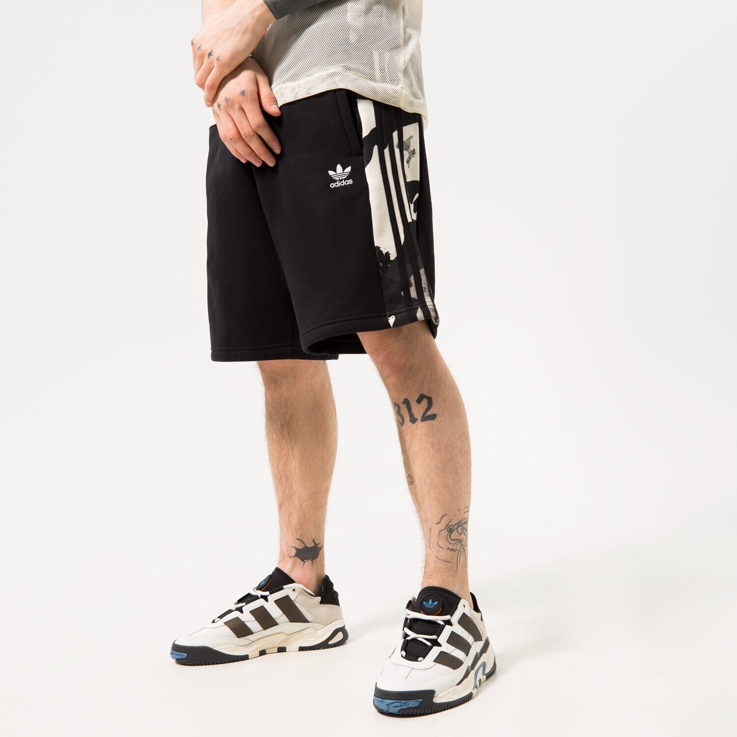 Femei pantaloni scurți ADIDAS PANTALONI SCURȚI CAMO HK2812 Negru