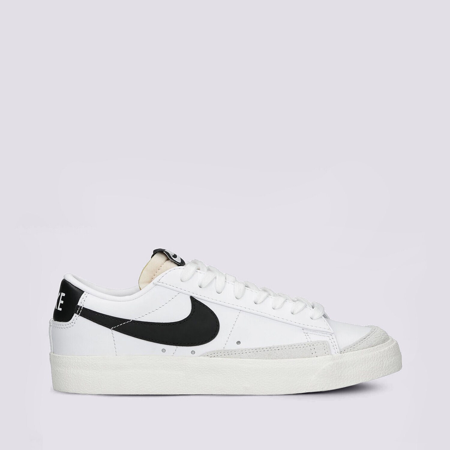 Femei pantofi sport NIKE BLAZER LOW '77 DC4769-102 Alb