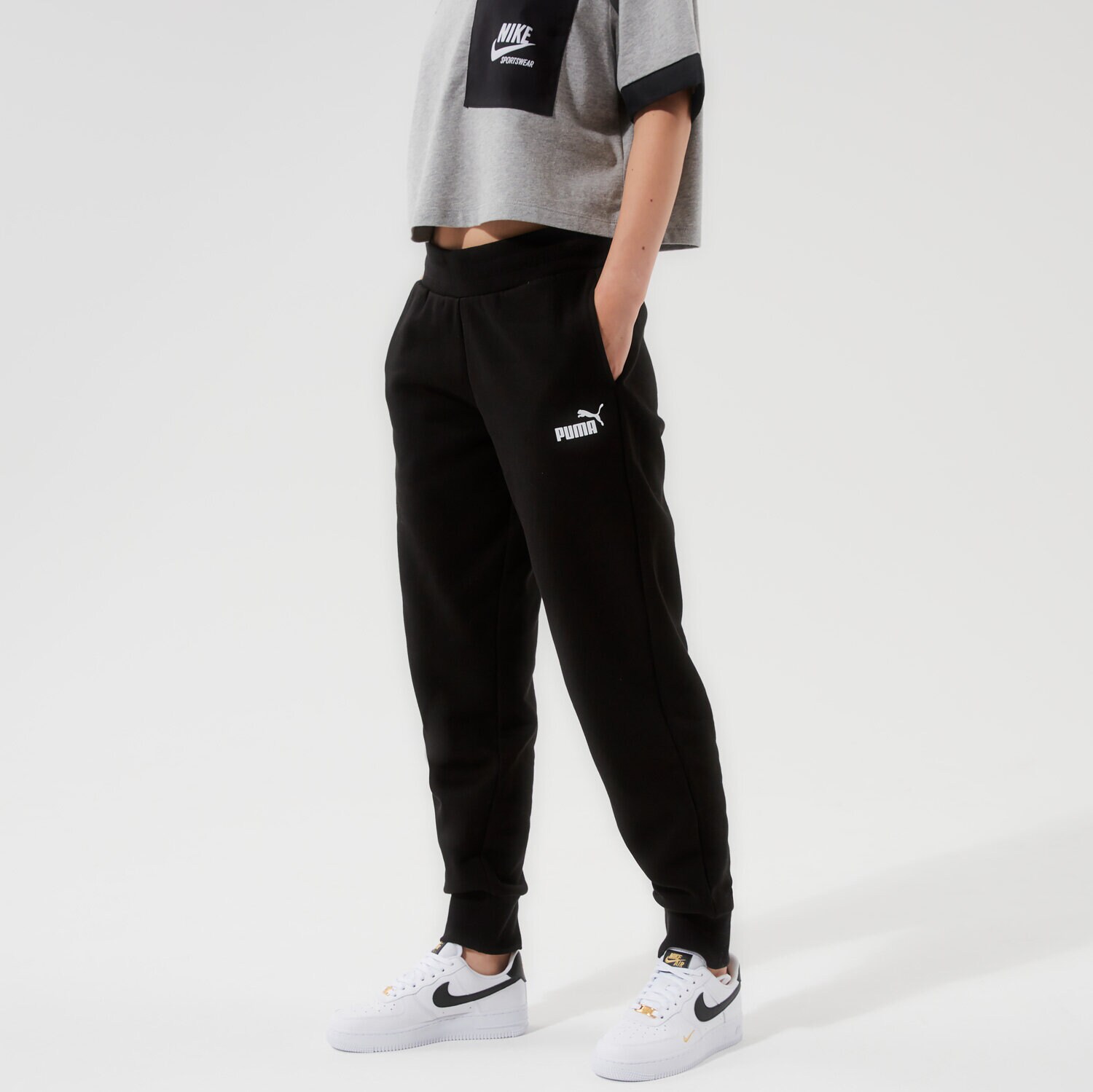 Femei pantaloni PUMA PANTALONI  ESS SWEATPANTS FL CL - PUMA BLACK 58683901 Negru