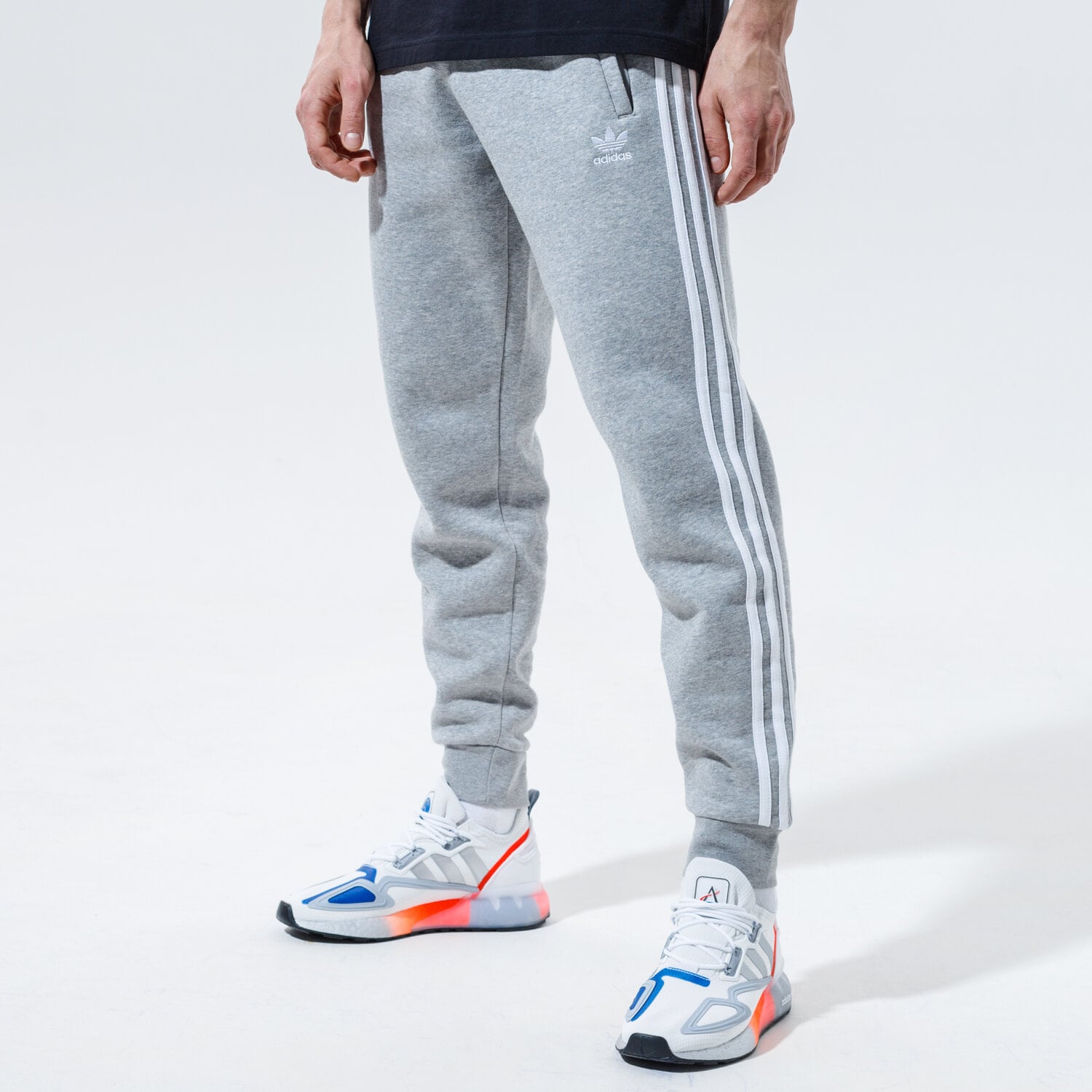 Bărbați pantaloni ADIDAS PANTALONI  3-STRIPES PANT GN3530 Gri