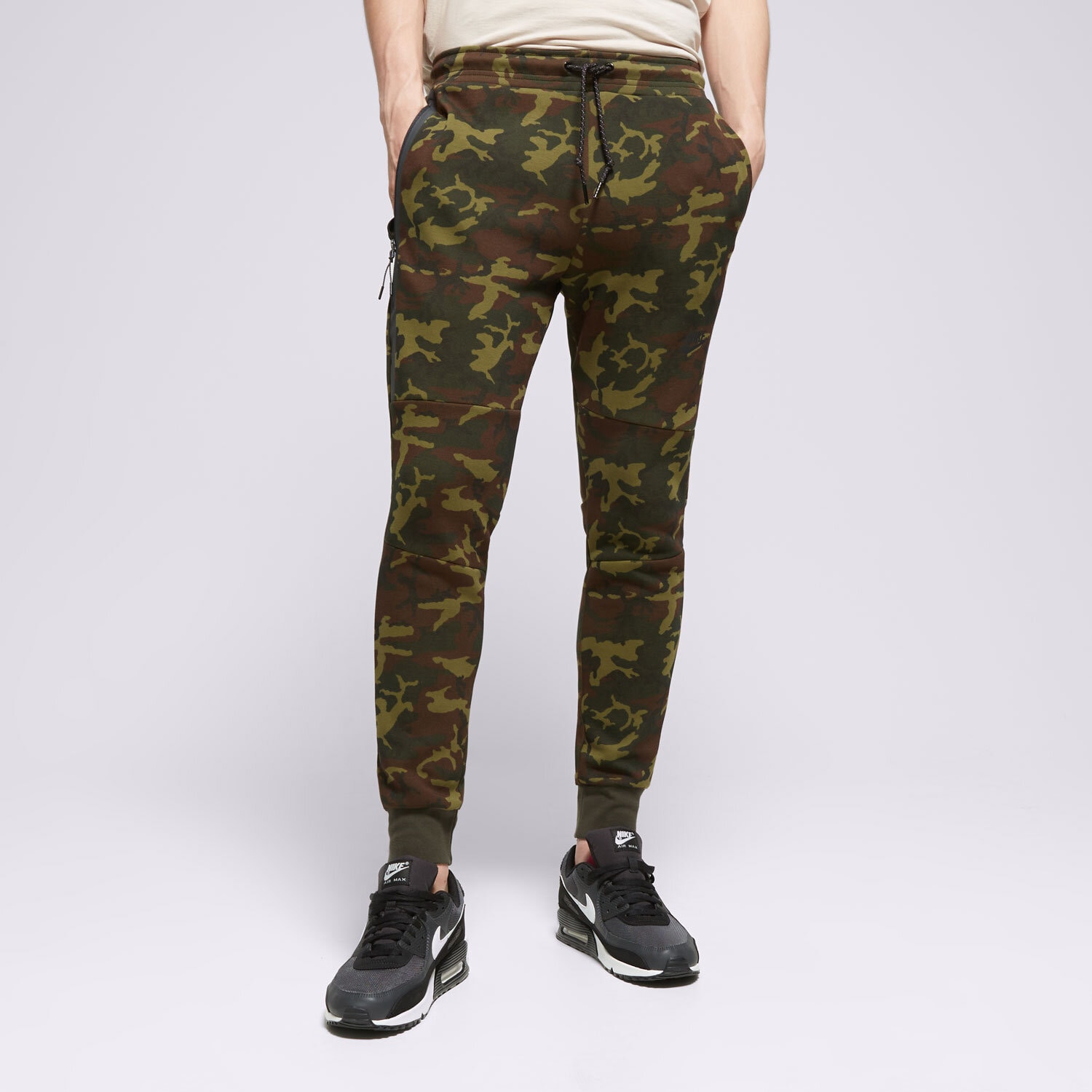 Bărbați pantaloni NIKE PANTALONI  M NSW TCH FLC JGGR OG 10YR CAM FN3925-355 Negru