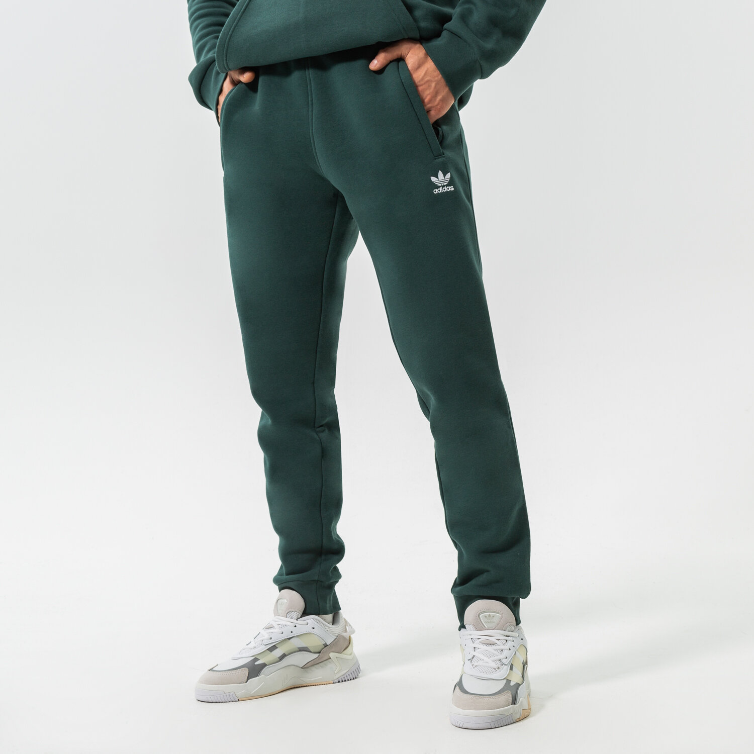 Bărbați pantaloni ADIDAS PANTALONI  ESSENTIALS PANT HK0106 Verde