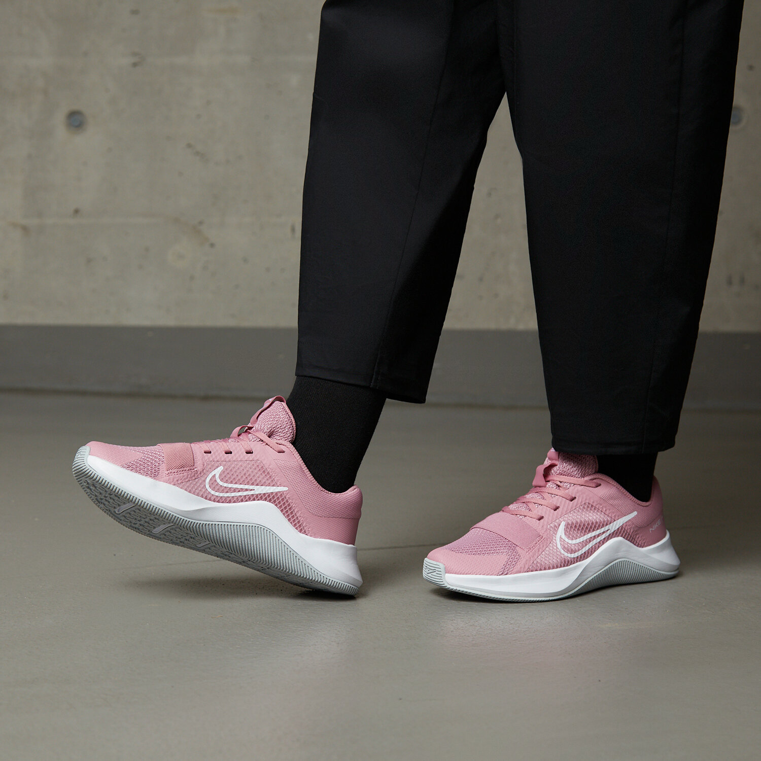 NIKE MC TRAINER  DM0824-600 Roz