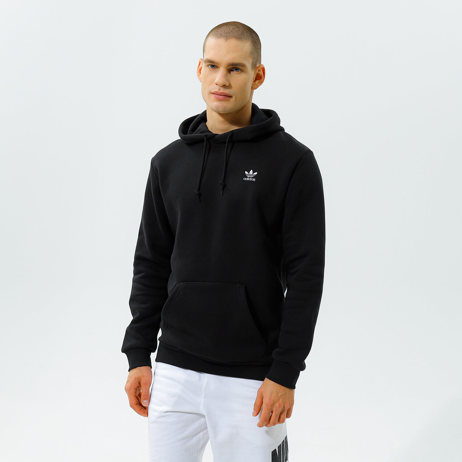 Bărbați bluză ADIDAS BLUZĂ CU GLUGĂ TREFOIL ESSENTIAL HOODIE H34652 Negru