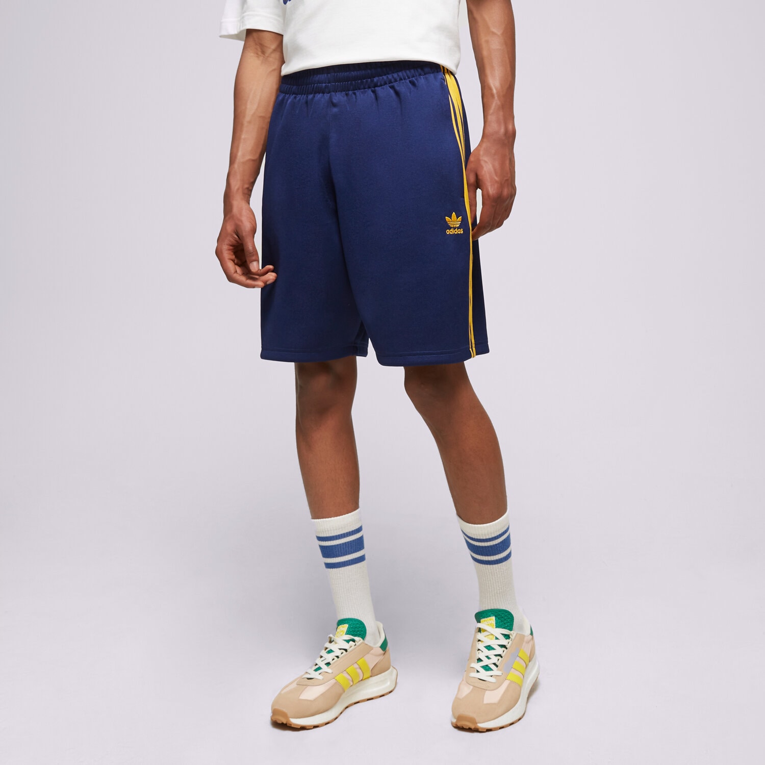Femei pantaloni scurți ADIDAS PANTALONI SCURȚI CL+ SHORT IM4459 Bleumarin