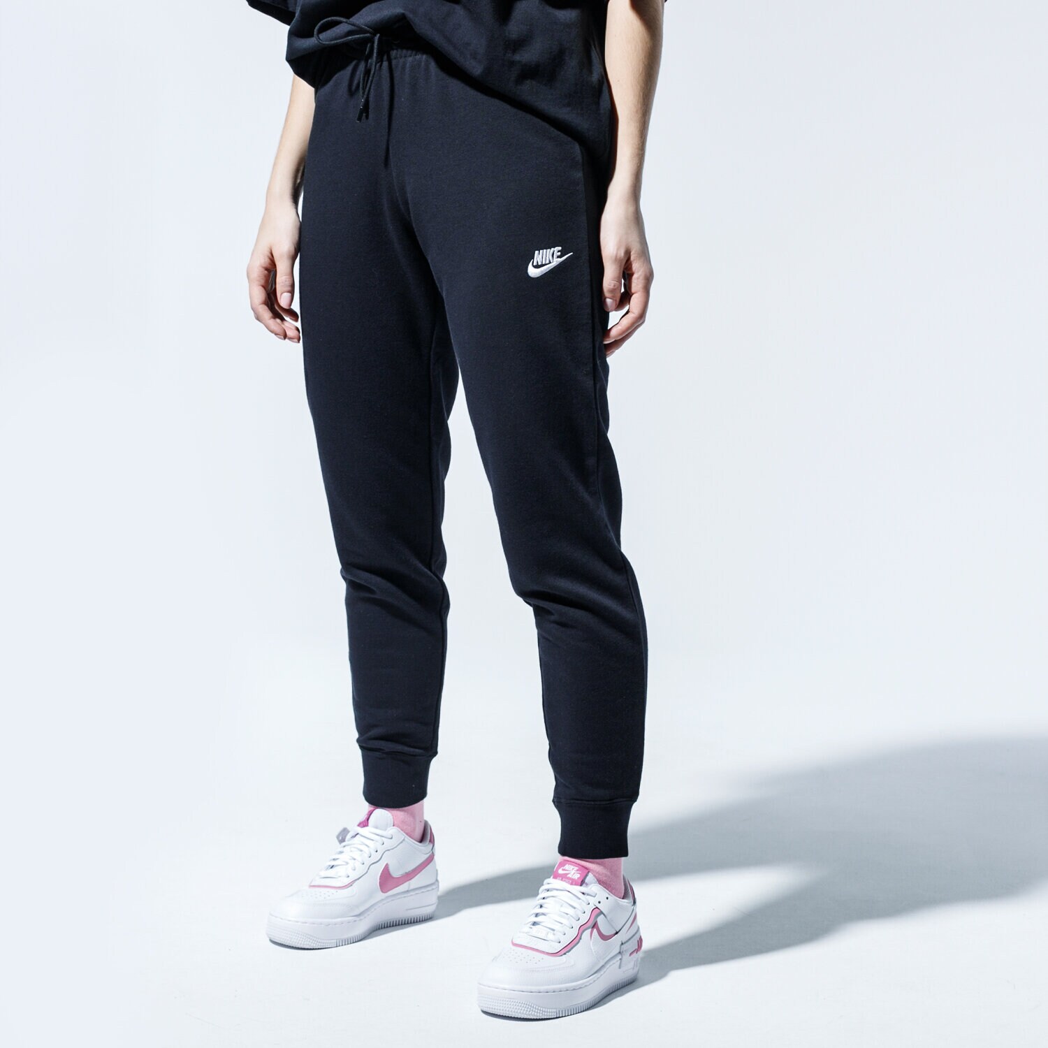 Femei pantaloni NIKE PANTALONI SPORTSWEAR ESSENTIAL BV4099-010 Negru