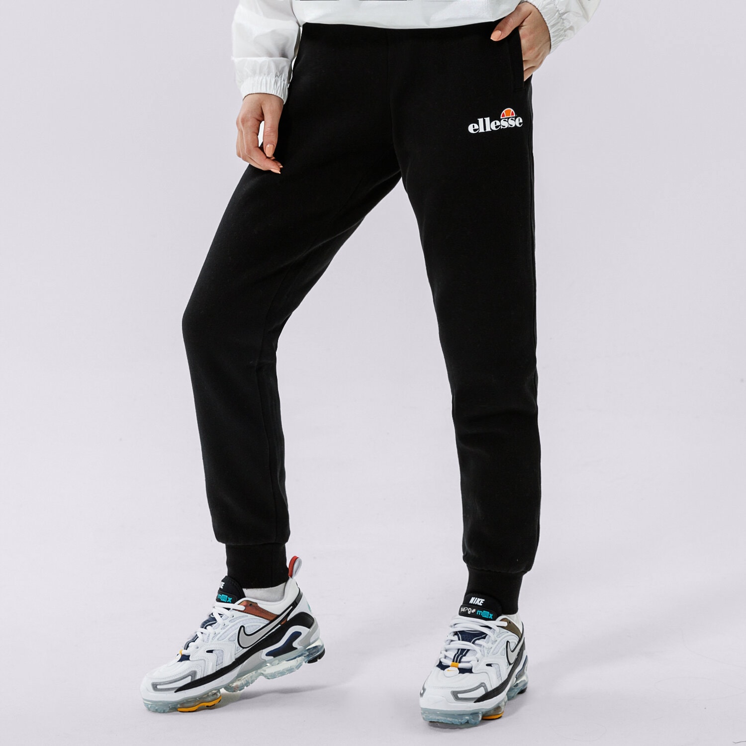 Femei pantaloni ELLESSE PANTALONI  HALLOULI JOG PANTS BLK SGK13652011 Negru