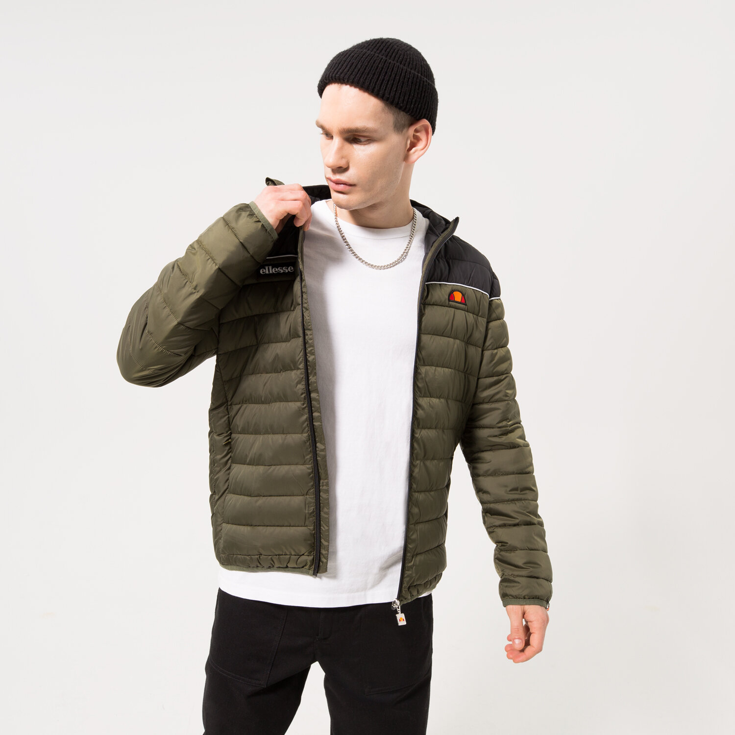 Bărbați eacă de iarnă ELLESSE JACHETĂ CU PUF LOMBARDY 2 BLK/KHA PADDED JACKET SHK13274043 Negru