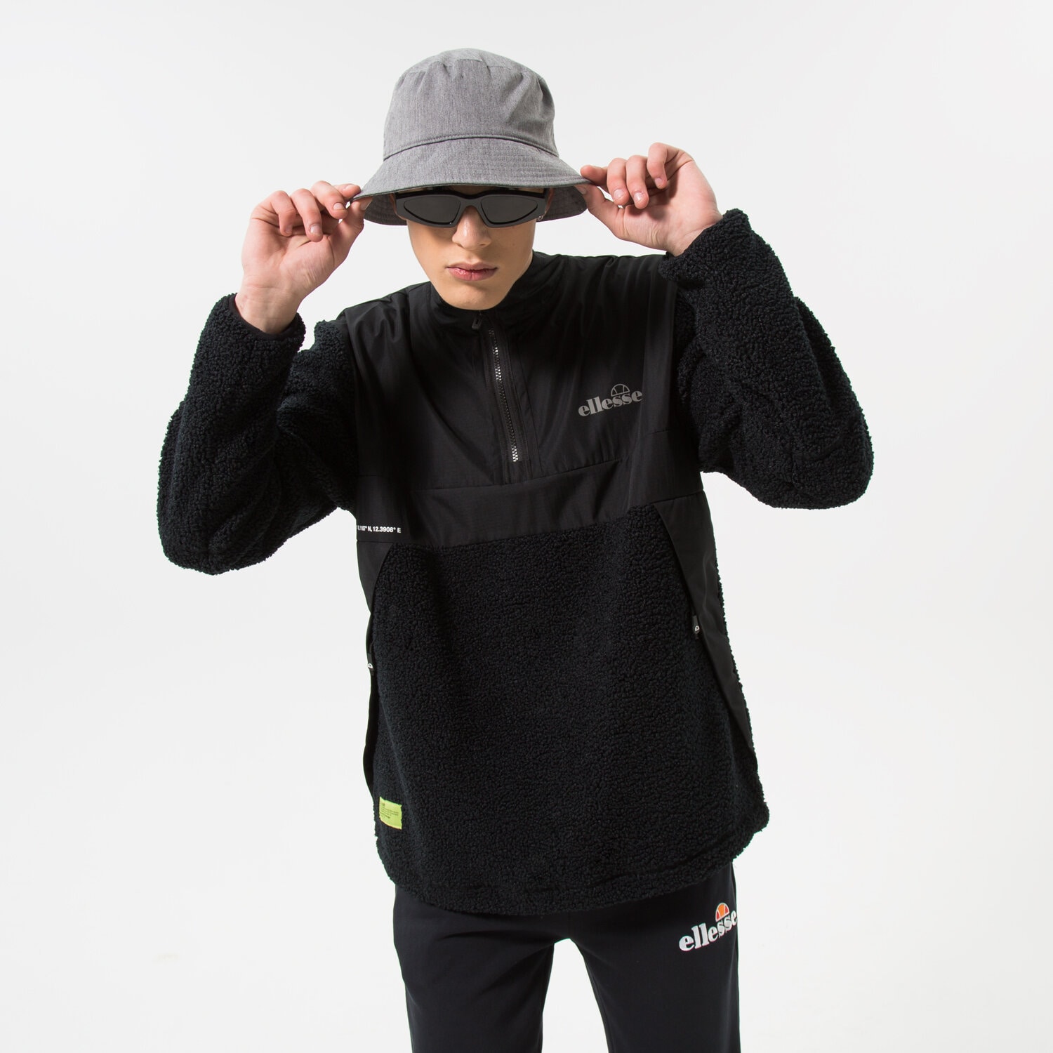 Bărbați bluză ELLESSE POLAR ULTRO JACKET BLK SXP16085011 Negru