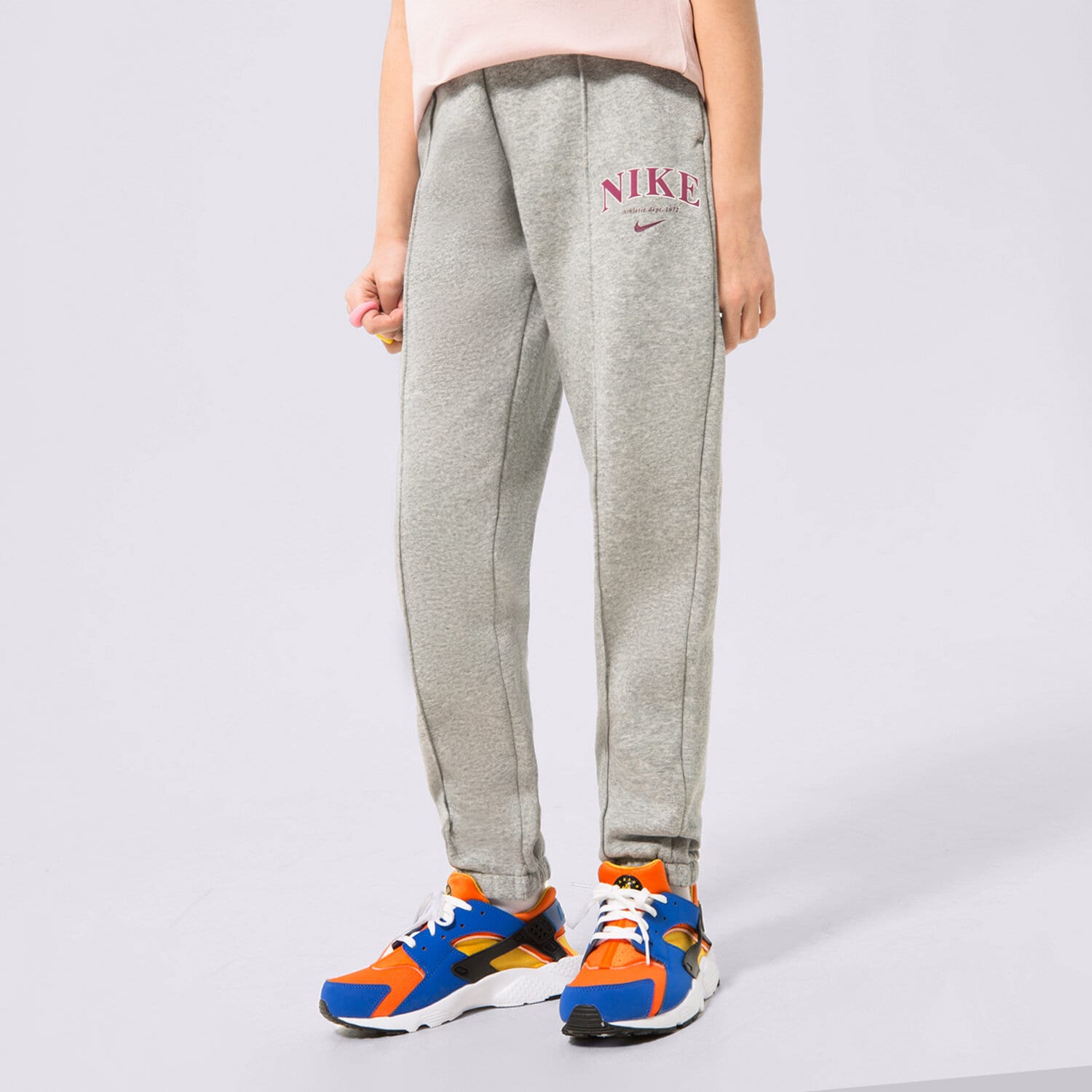 Pantaloni pentru copii NIKE PANTALONI  G NSW TREND FLC CF PANT PRNT FD0886-063 Gri