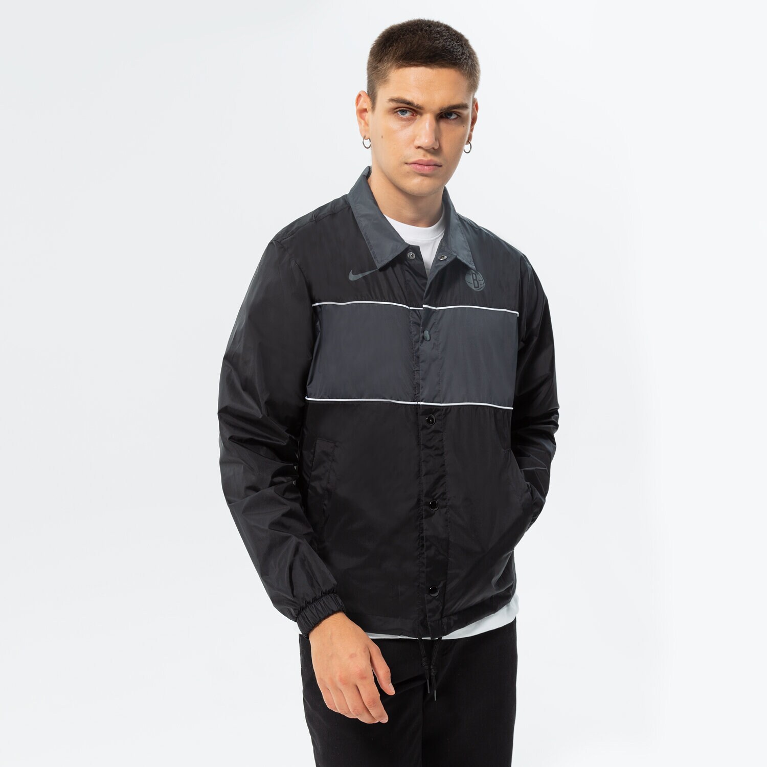 Bărbați jachetă NIKE JACHETĂ BKN M NK JKT LTWT CTS NBA DN8724-010 Negru