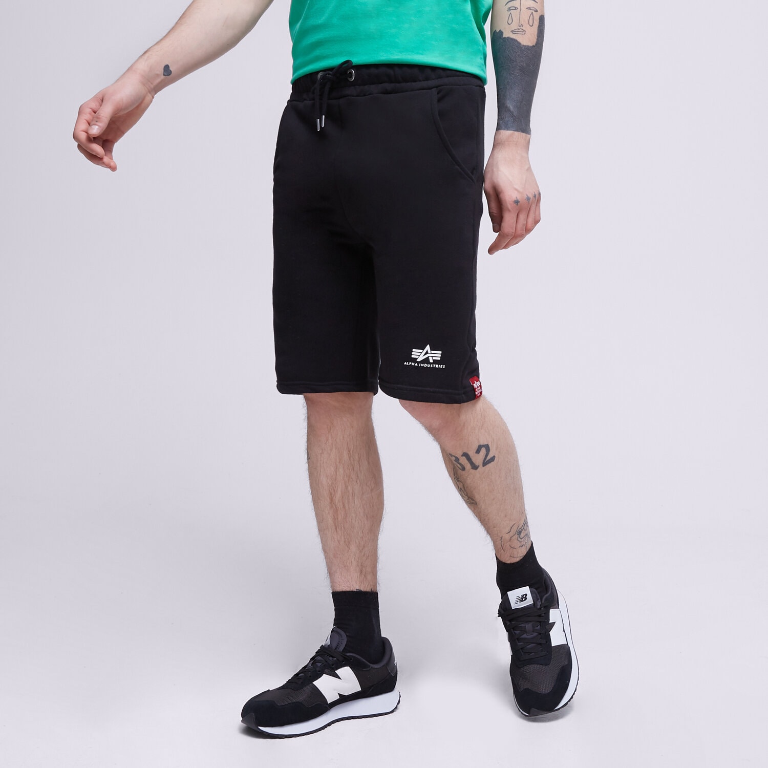 Femei pantaloni scurți ALPHA INDUSTRIES PANTALONI SCURȚI BASIC SL 11636303 Negru