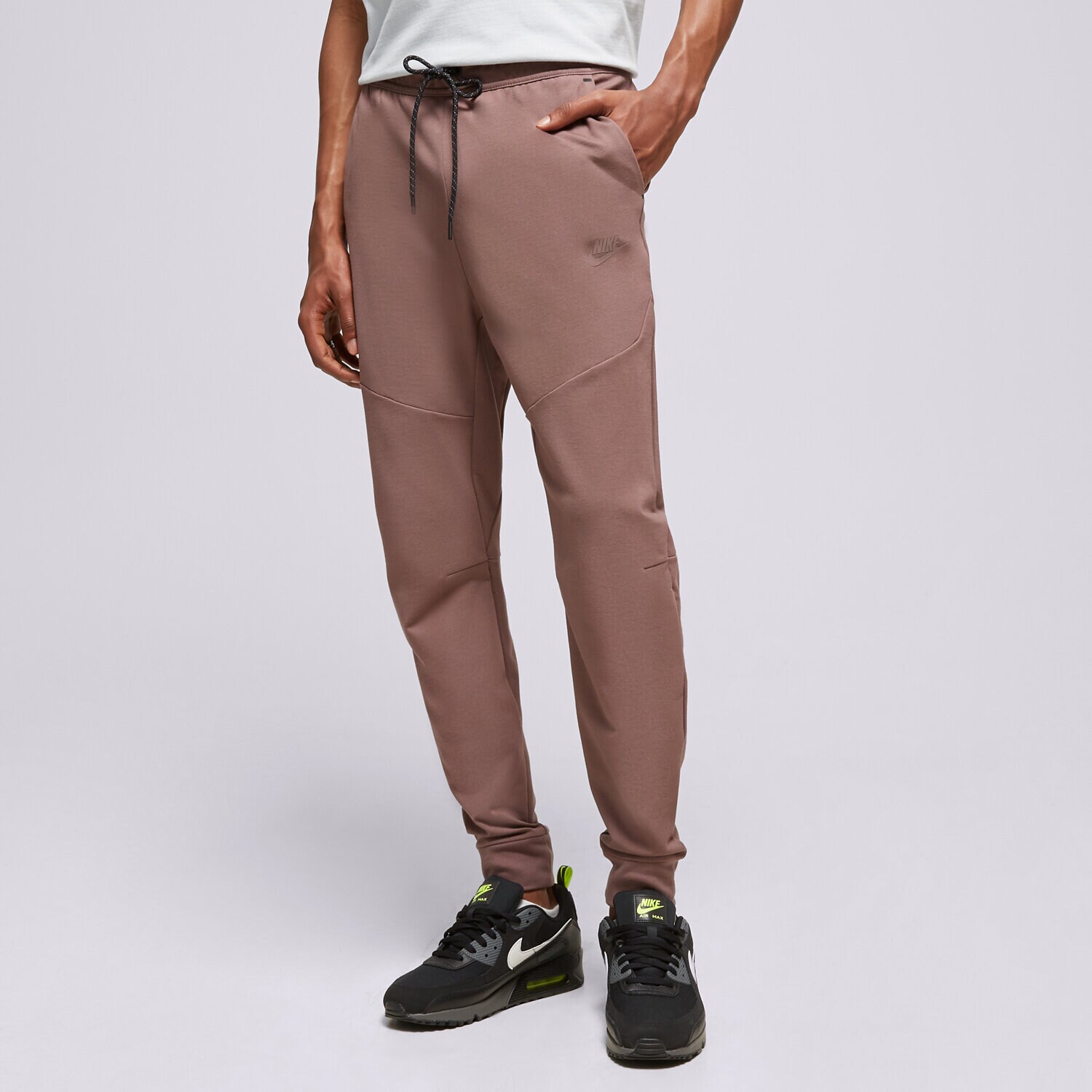 Bărbați pantaloni NIKE PANTALONI  M NK TECH LGHTWHT JGGR DX0826-291 Bej