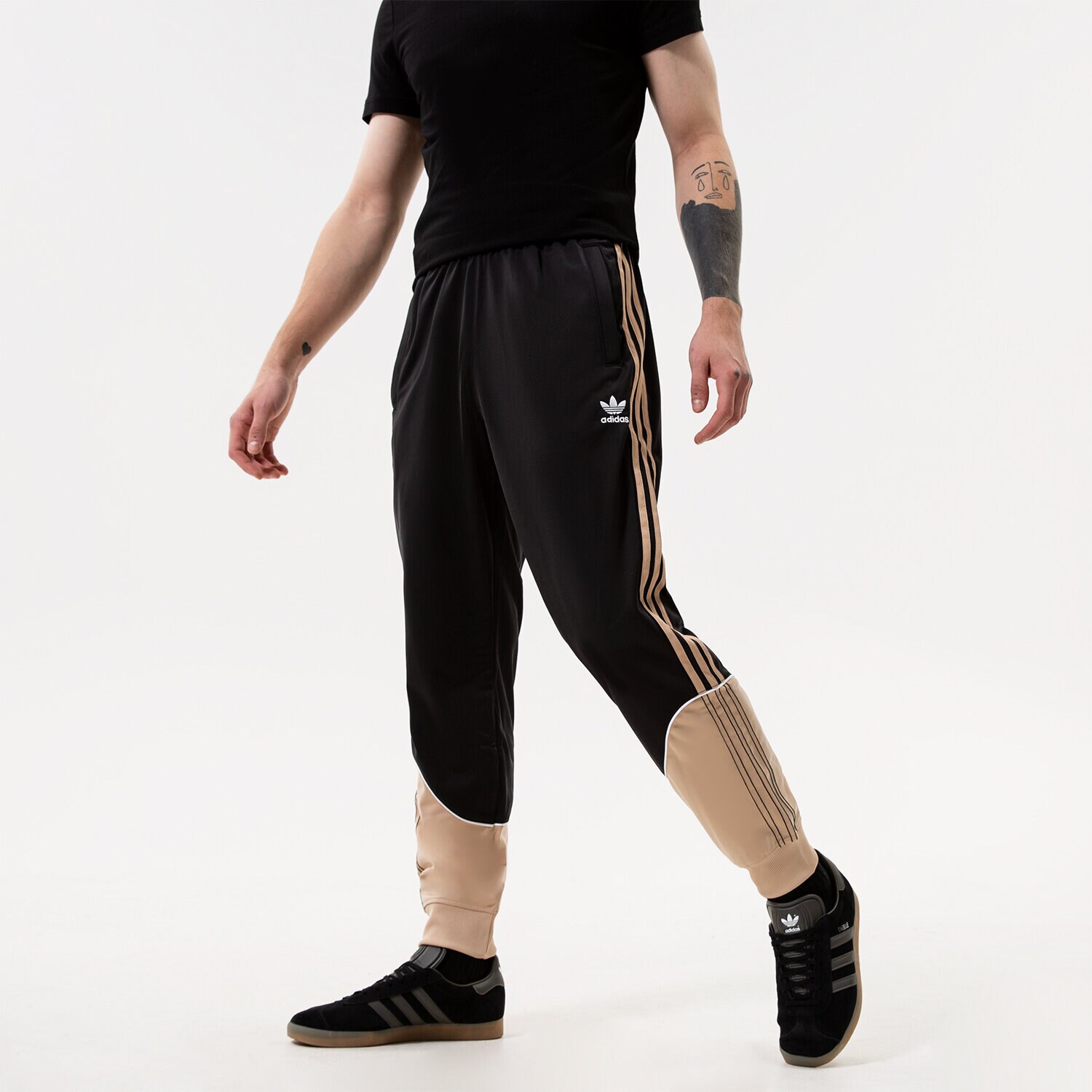 Bărbați pantaloni ADIDAS PANTALONI  TRICOT SST TP HI3004 Negru
