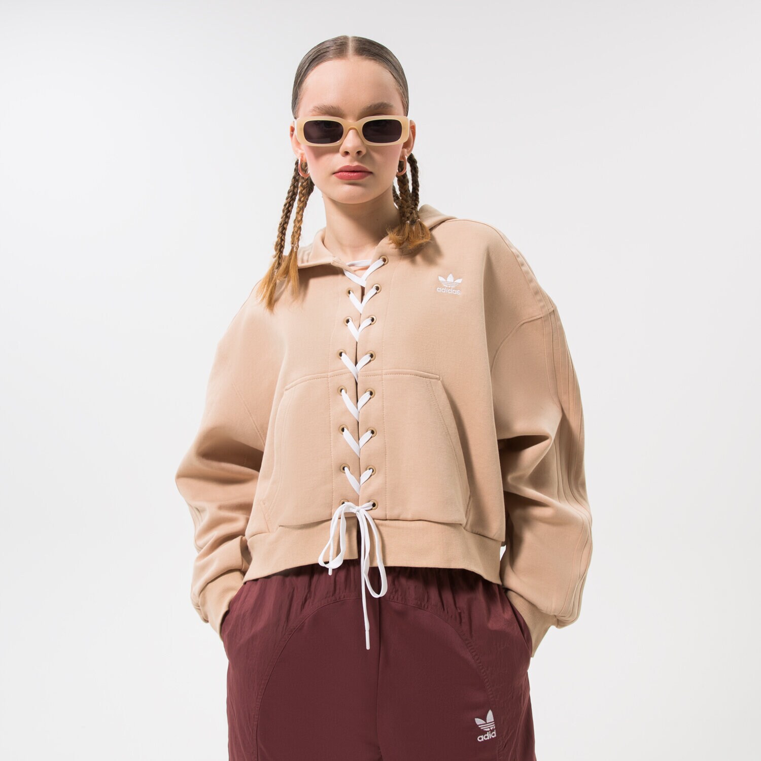 Femei bluză ADIDAS BLUZĂ CU GLUGĂ HOODIE HK5058 Bej