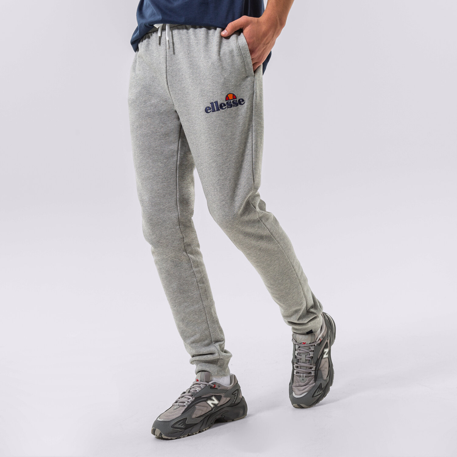 Bărbați pantaloni ELLESSE PANTALONI  NIORO GREY SHS08783112 Gri