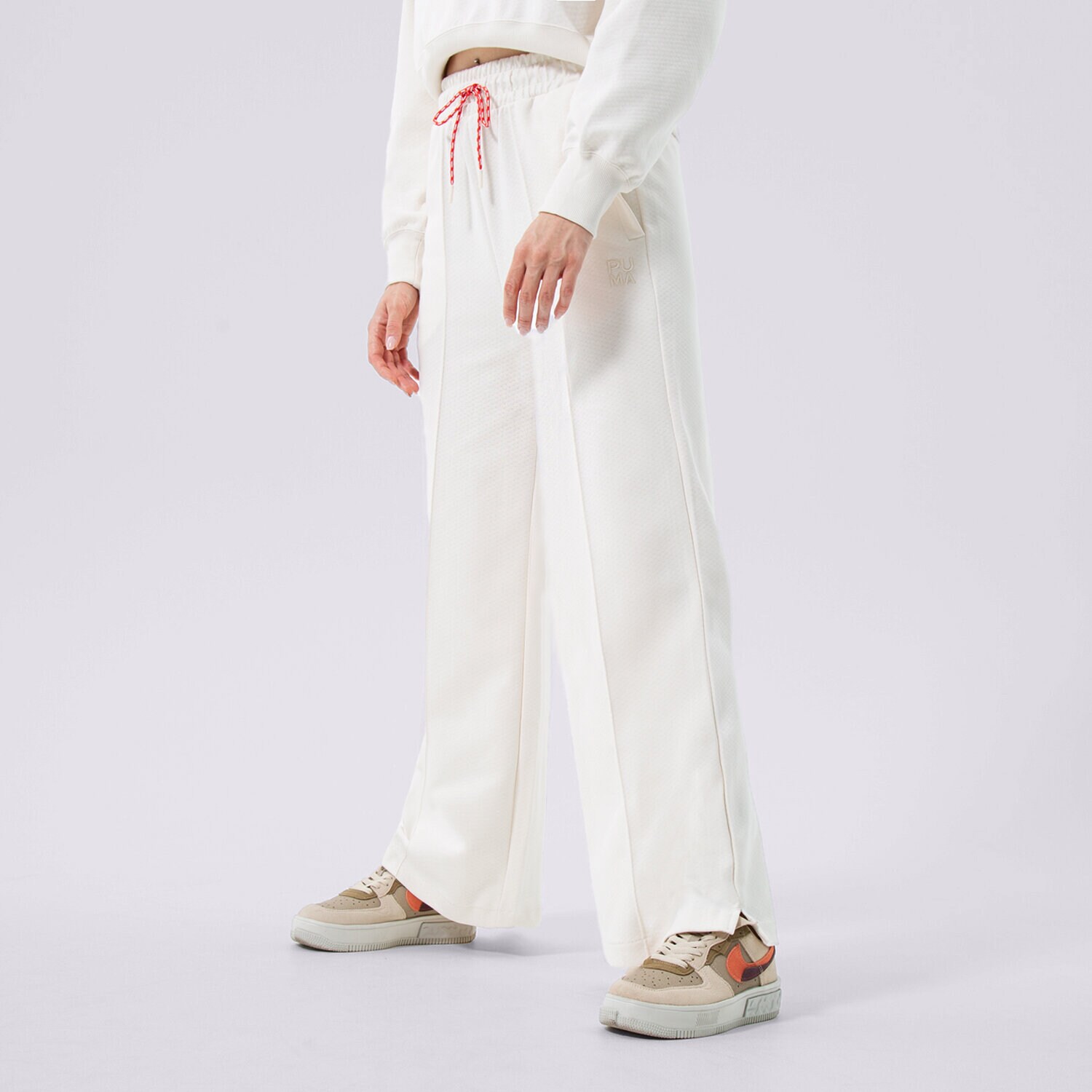 Femei pantaloni PUMA PANTALONI  PUMA INFUSE WIDE LEG PANTS DK 536740-65 Bej