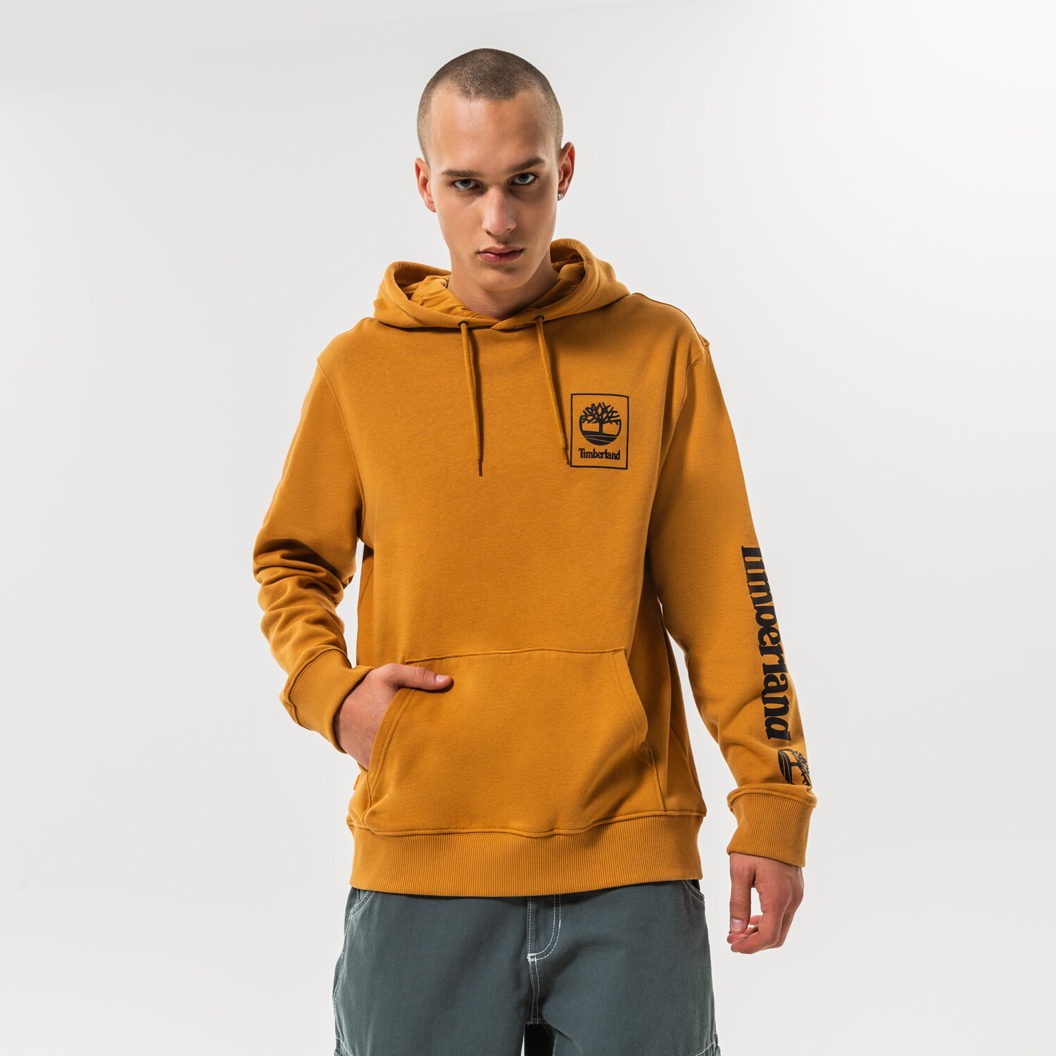 Bărbați bluză TIMBERLAND BLUZĂ CU GLUGĂ STACK LOGO WHEAT BOOT TB0A5ZHNP471 Maro