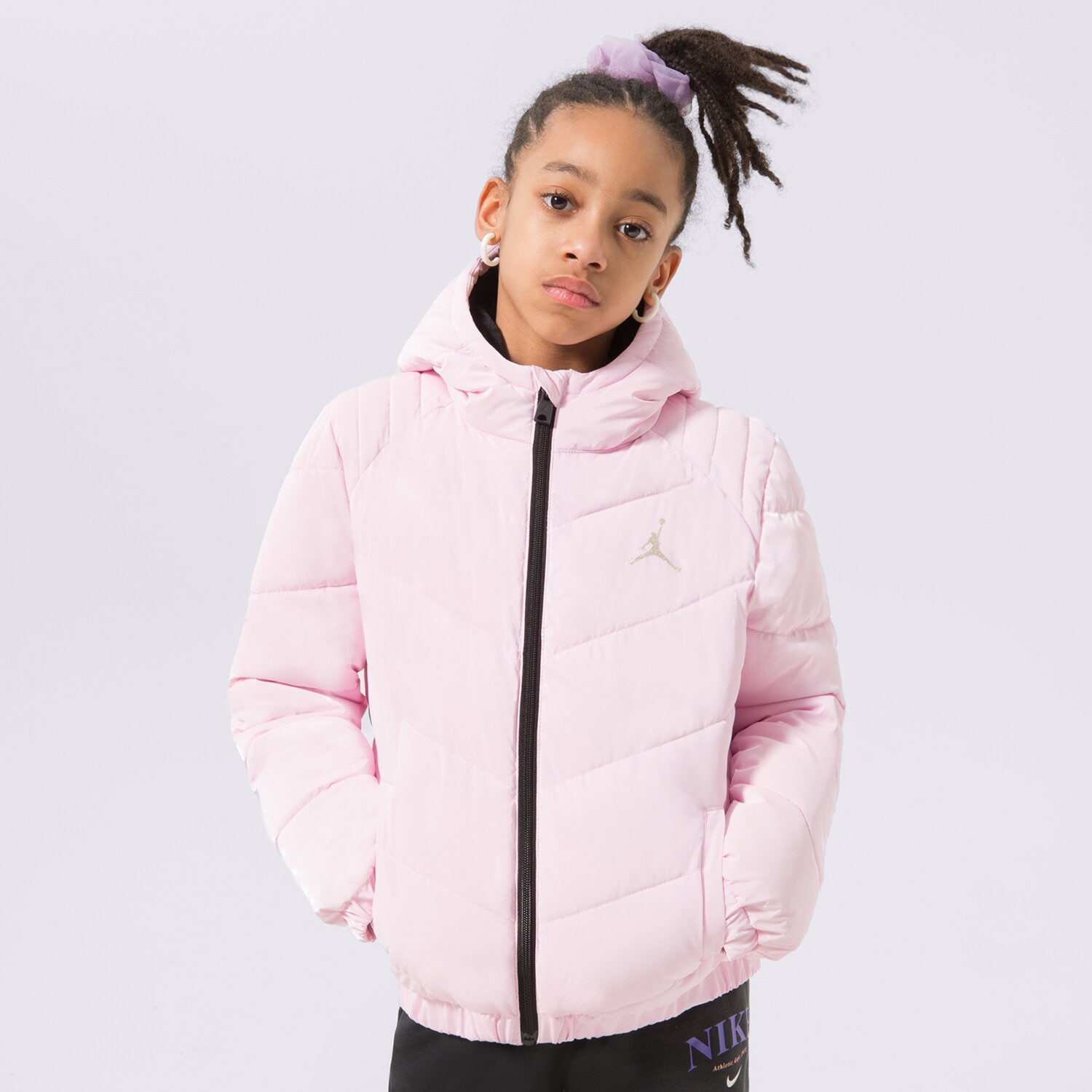 Jachetă de sezon pentru copii (primăvară/toamnă) JORDAN JACHETĂ DE IARNĂ SHINY CHEVRON QUILTING JKT GIRL 45B741-A9Y Roz