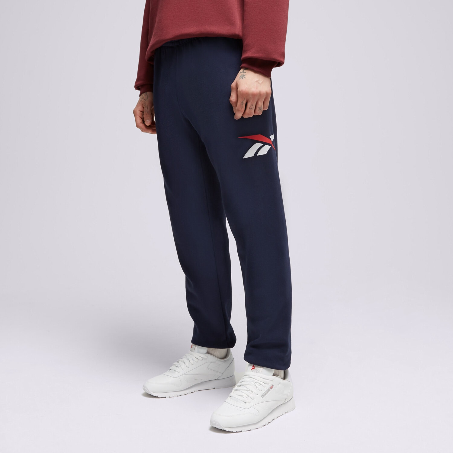 Bărbați pantaloni REEBOK PANTALONI  CL BV PANT HS9175 Bleumarin