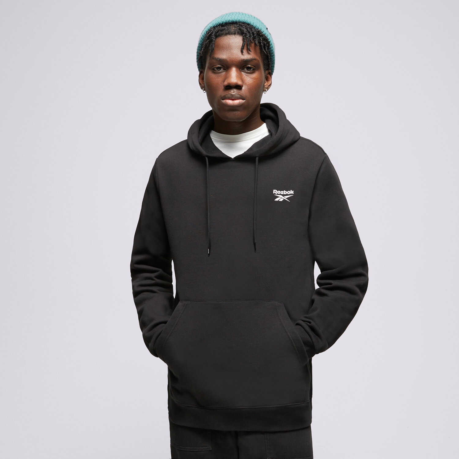 Bărbați bluză REEBOK BLUZĂ CU GLUGĂ RI LEFT CHEST LOGO HOOD 100068238 Negru