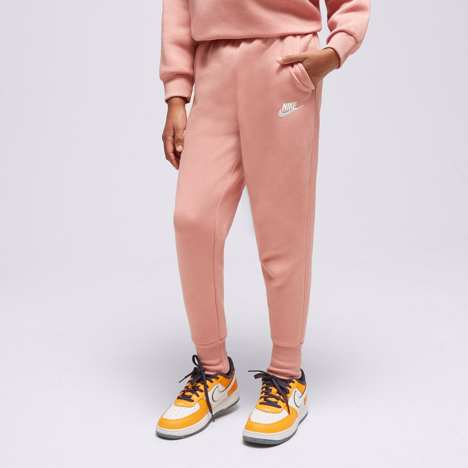 Pantaloni pentru copii NIKE PANTALONI  G NSW CLUB FLC HR FTD GIRL FD2921-618 Roz