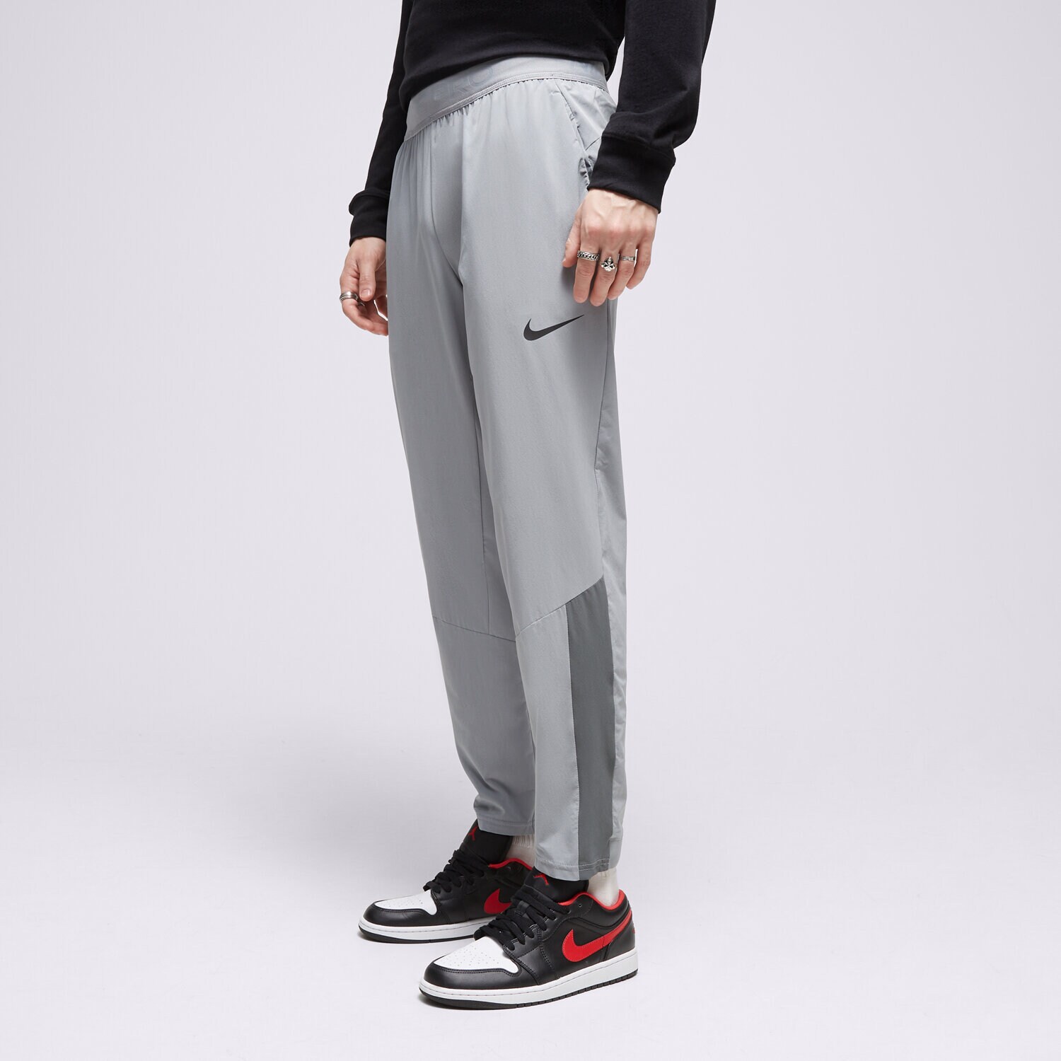 Bărbați pantaloni NIKE PANTALONI  FLEX VENT MAX PT GRY SWEATSHIRT DM5948-073 Gri