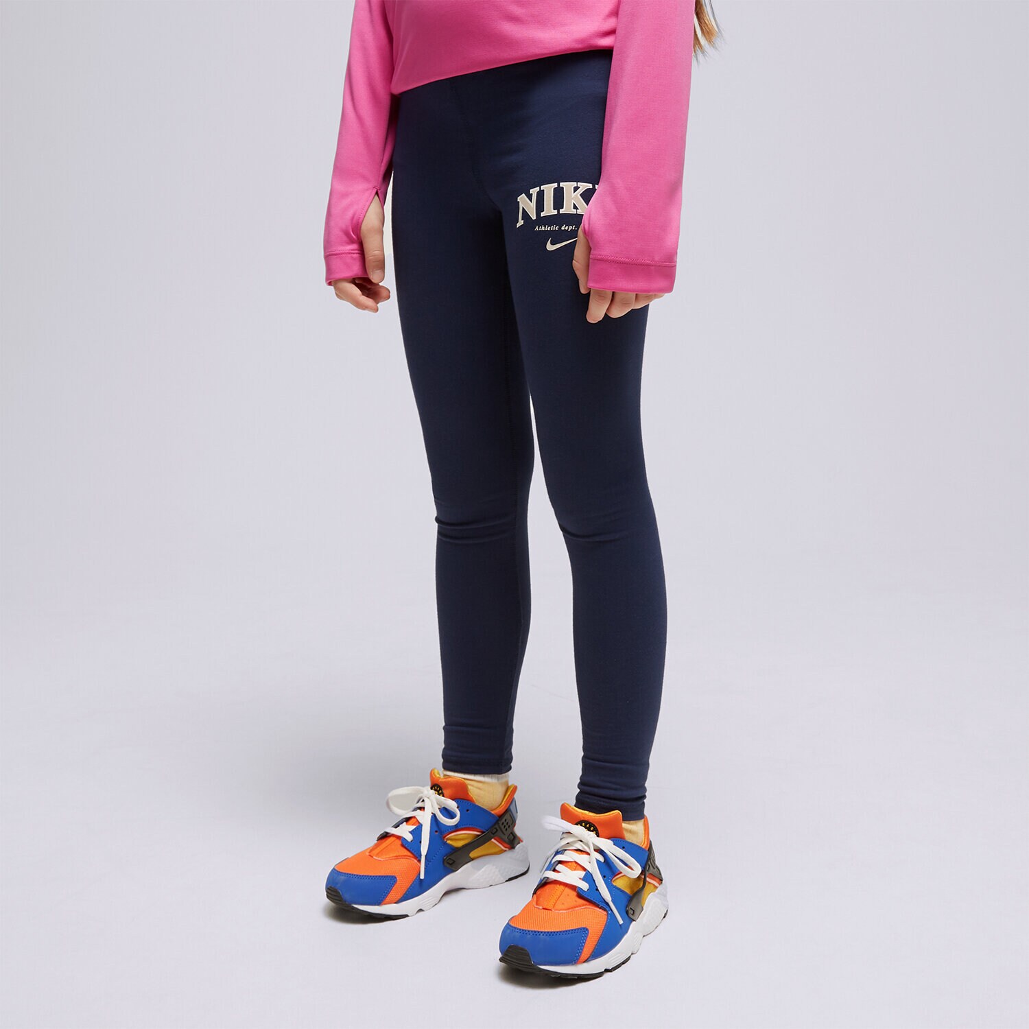 Pantaloni pentru copii NIKE PANTALONI  (G)TREND FAV HW LEG NY/CR PANTS FD0889-410 Bleumarin