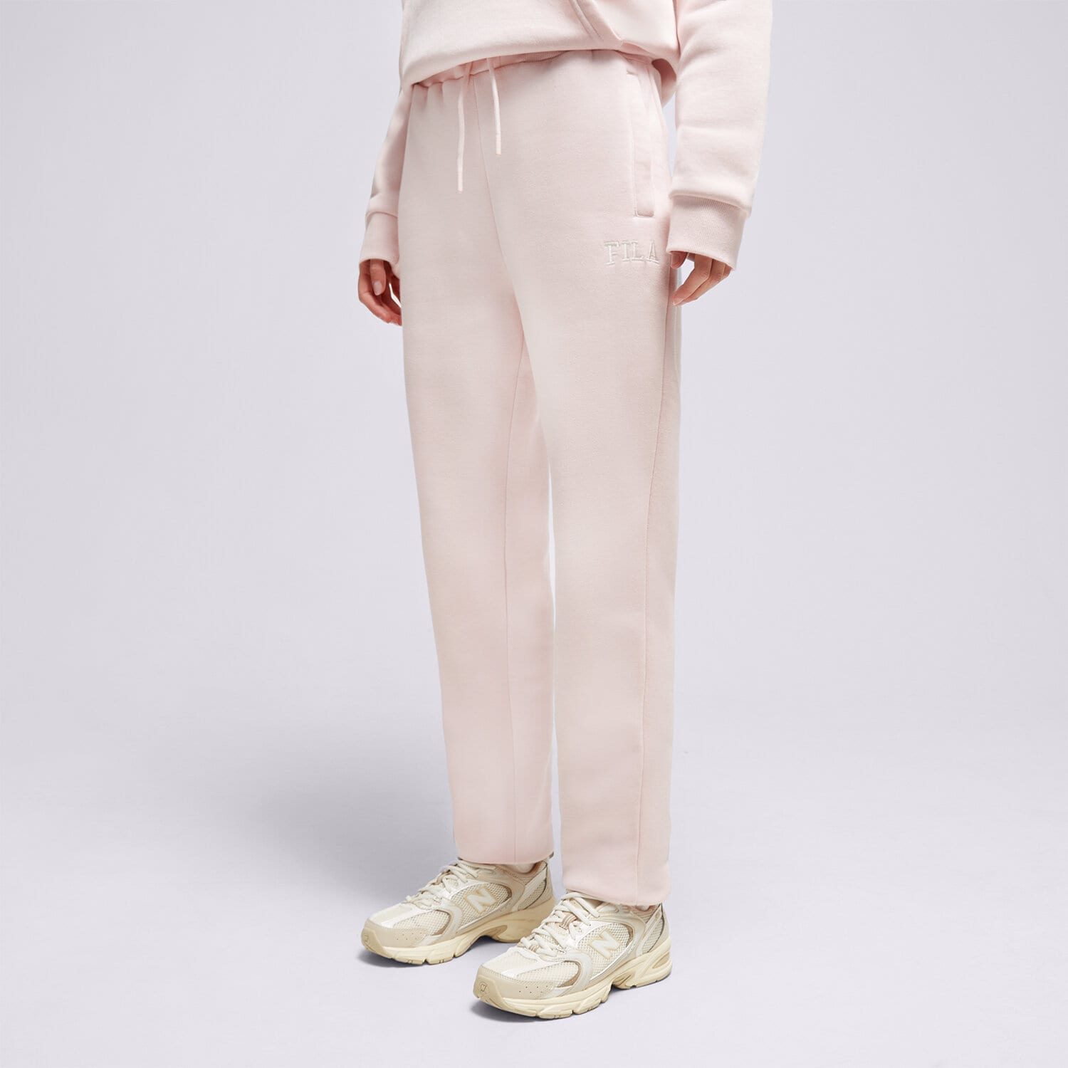 Femei pantaloni FILA PANTALONI  EMB JOGGER PNK/WH DOVEPINK Alb