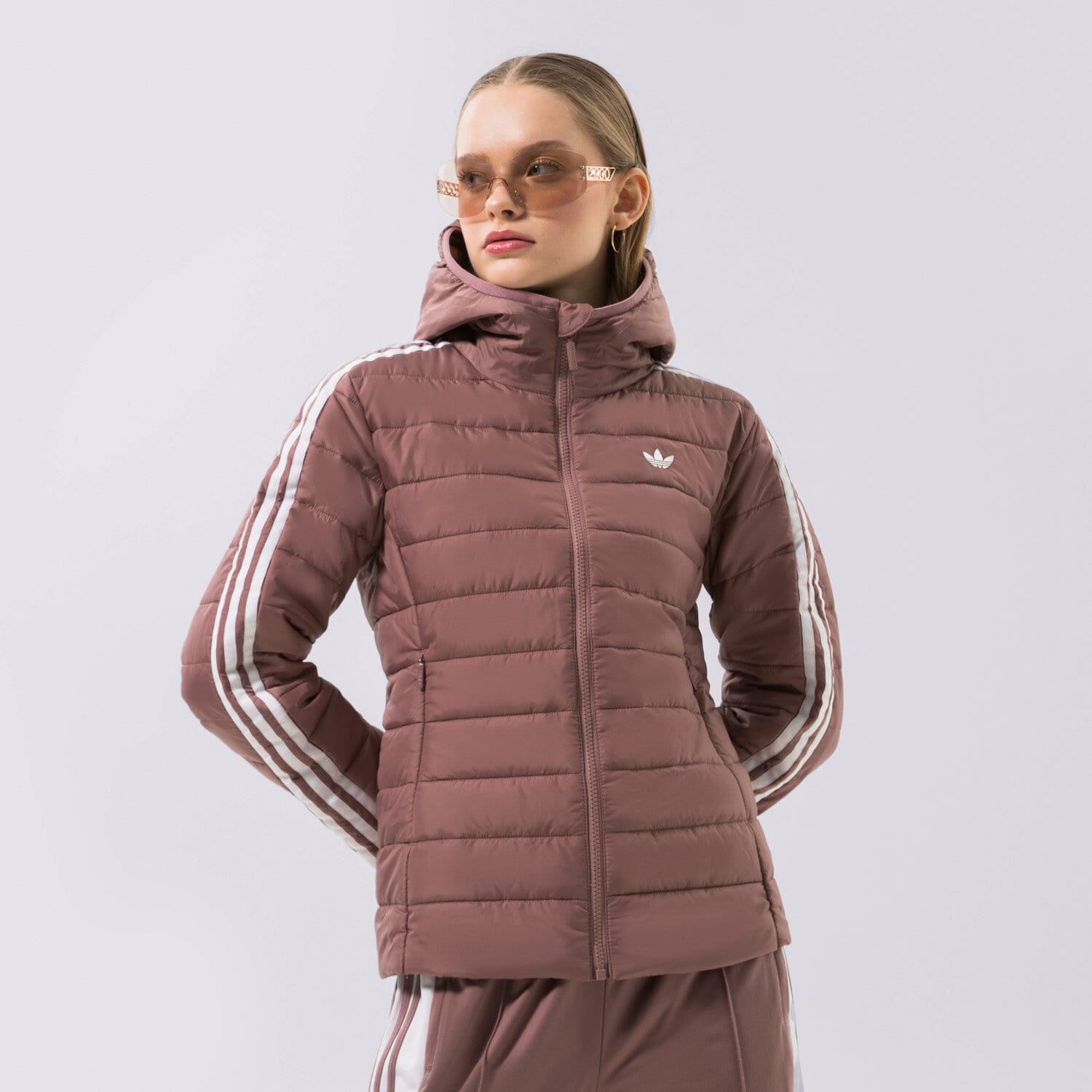 Femei geacă de iarnă ADIDAS JACHETĂ SLIM JACKET HK5250 Maro