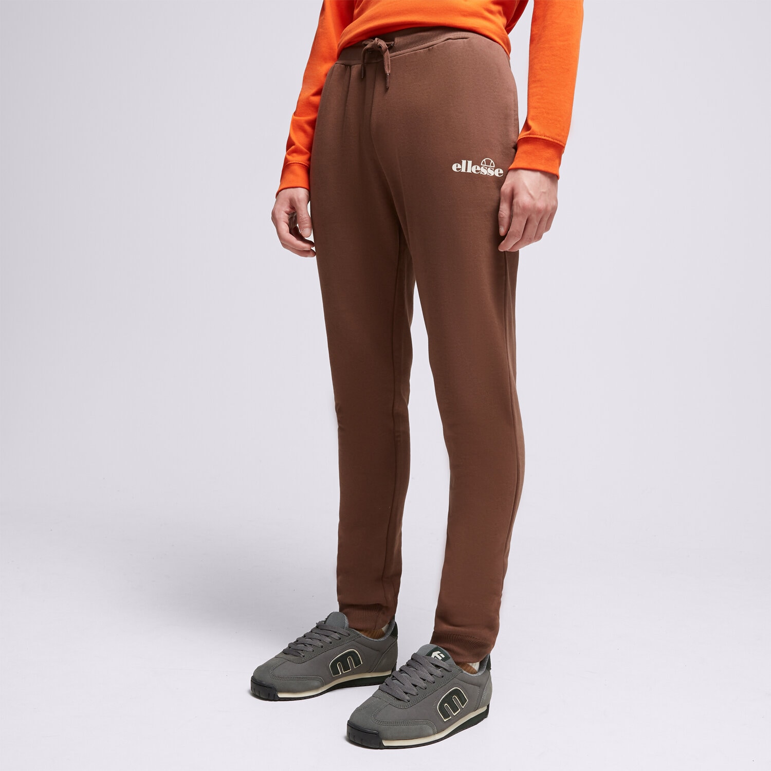 Bărbați pantaloni ELLESSE PANTALONI  CRAVO JOG PANT D BRWN SHT16465202 Maro